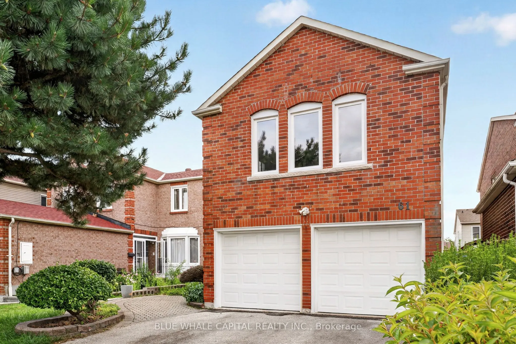 61 Holmbush Crescent
