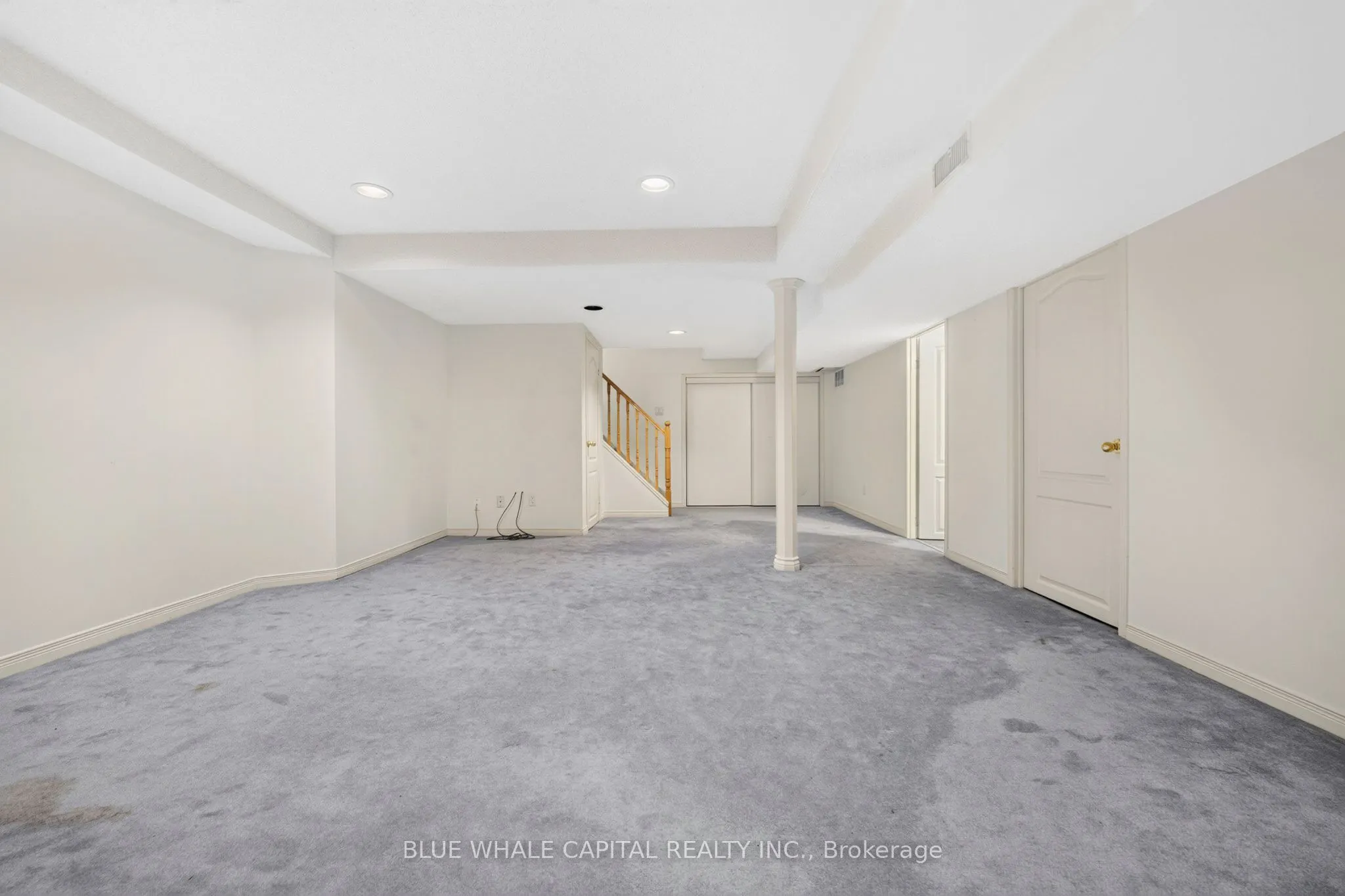 61 Holmbush Crescent