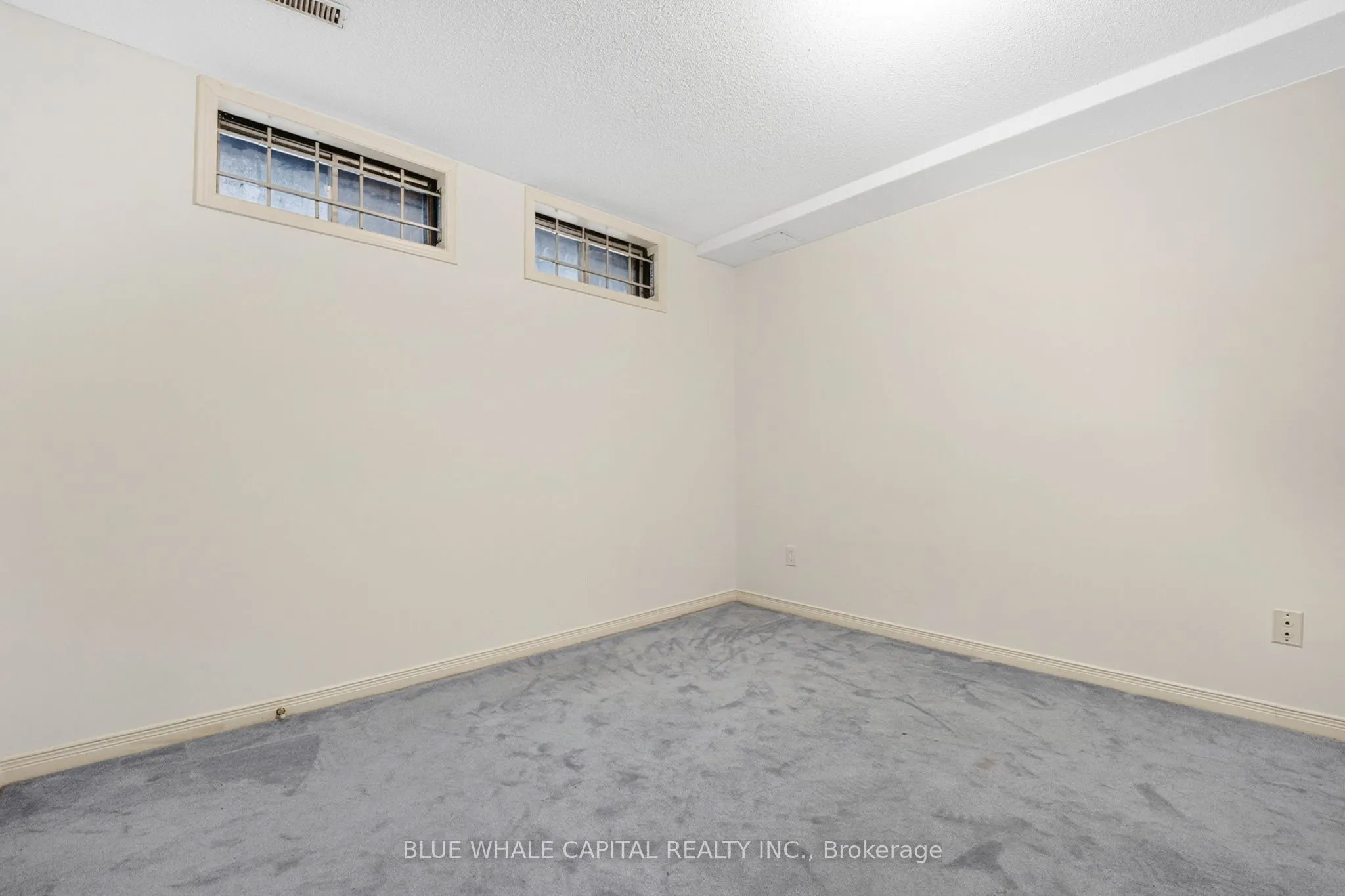 61 Holmbush Crescent