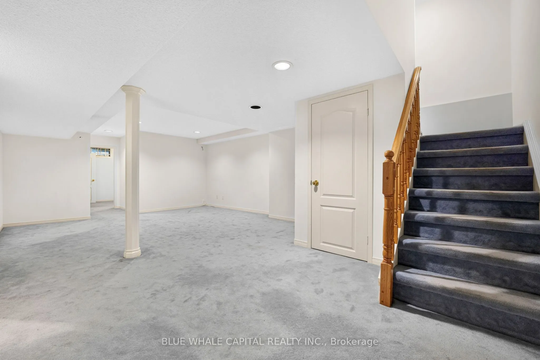 61 Holmbush Crescent