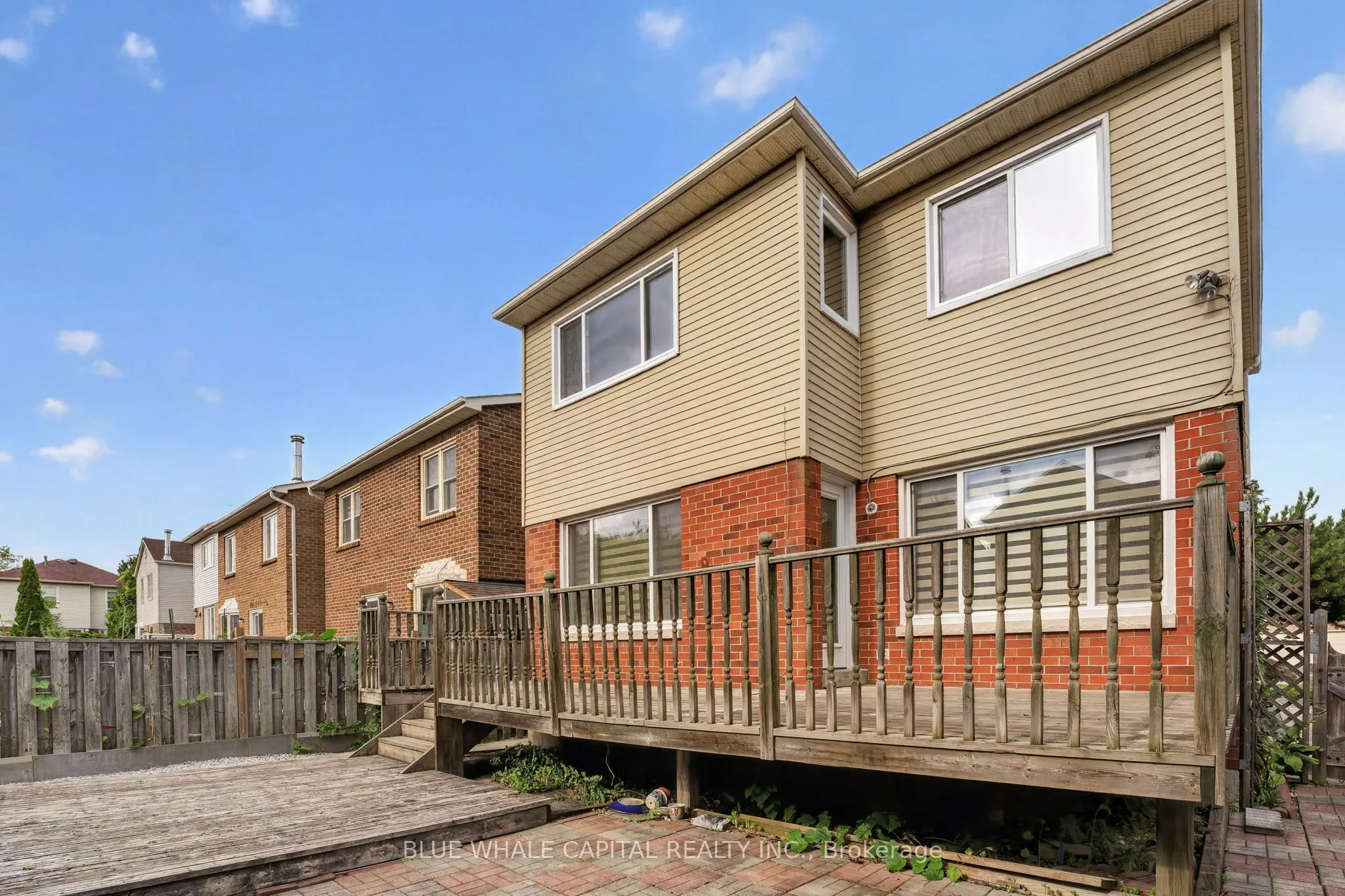 61 Holmbush Crescent