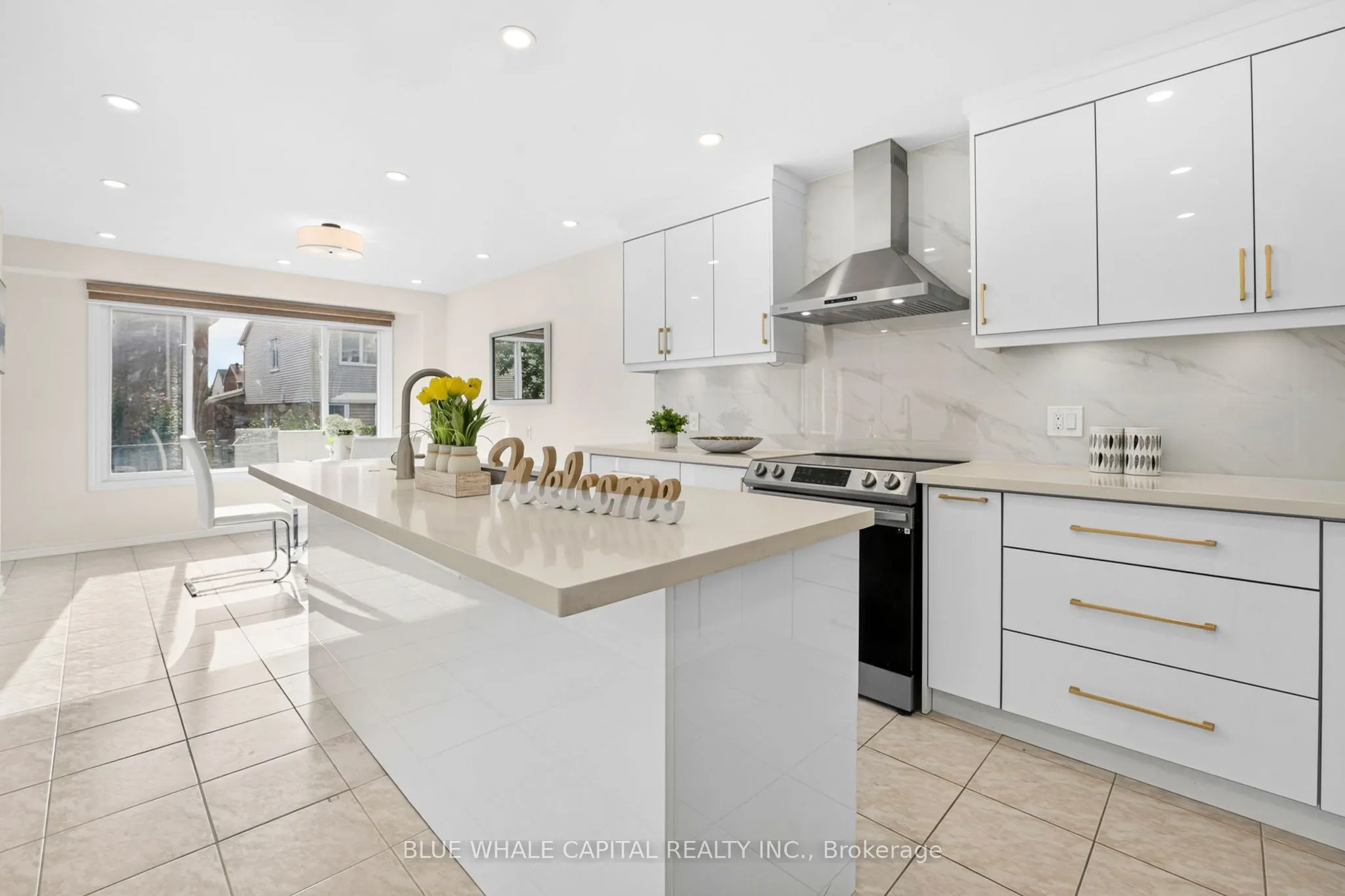 61 Holmbush Crescent