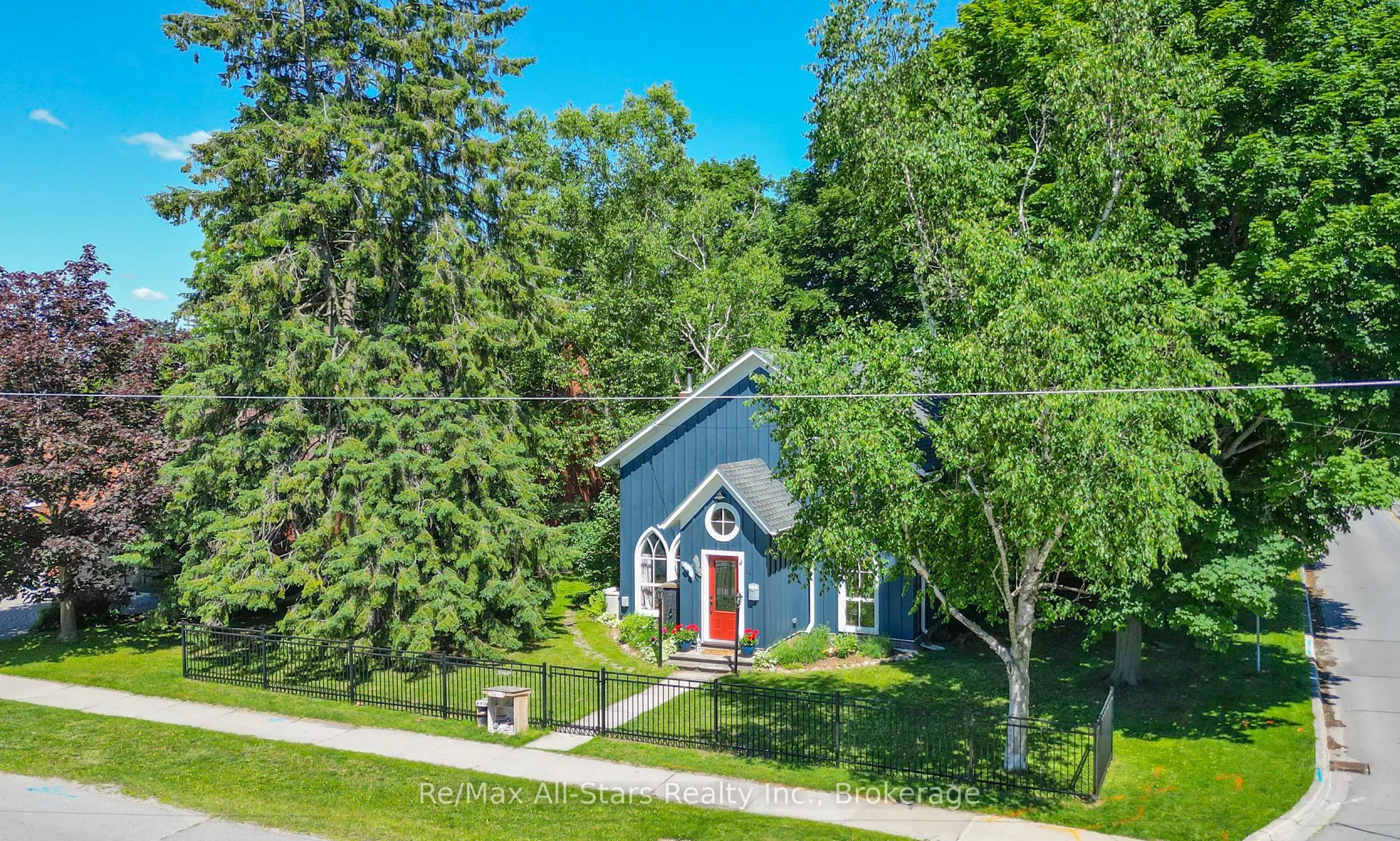 36 Emily Street E