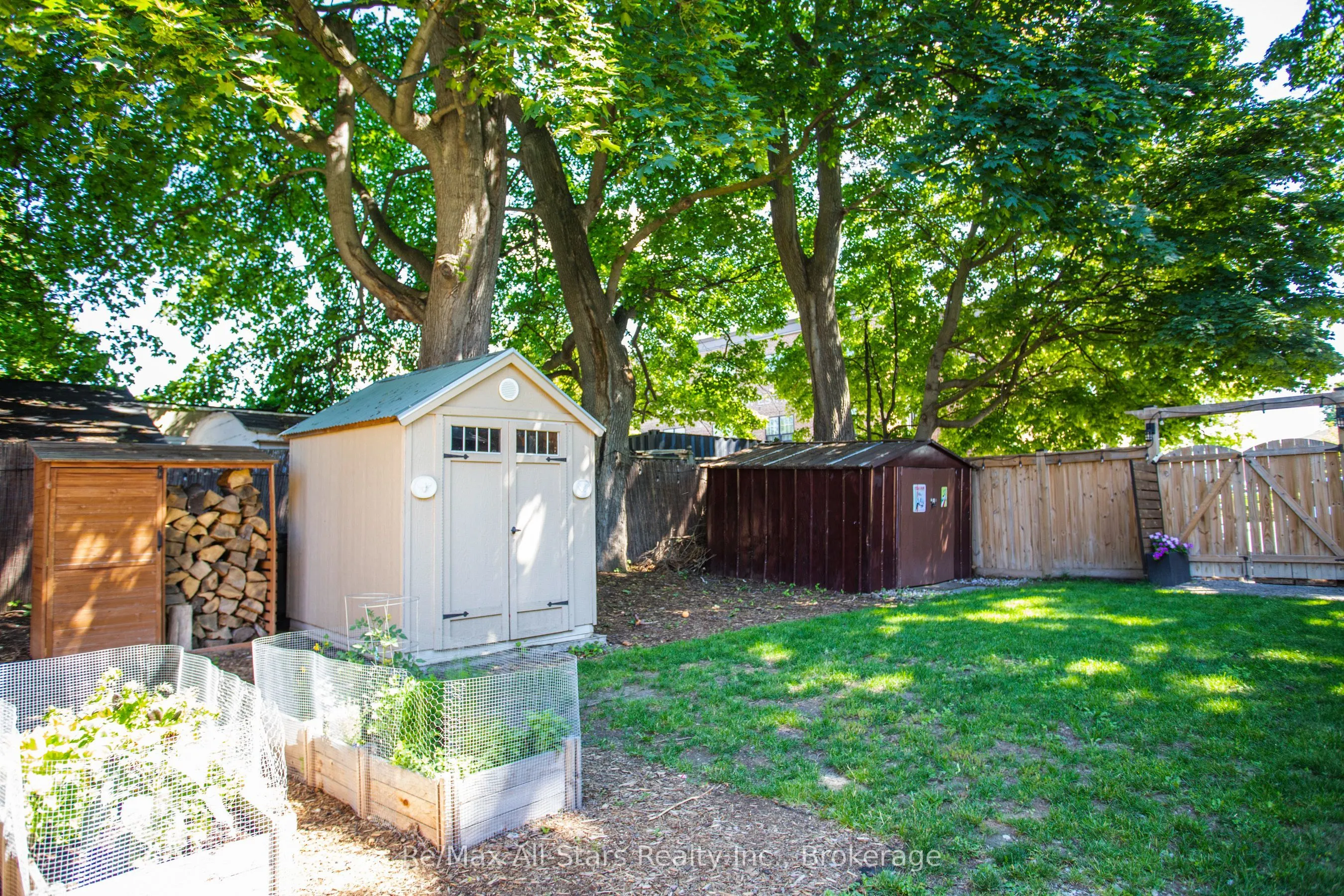 36 Emily Street E