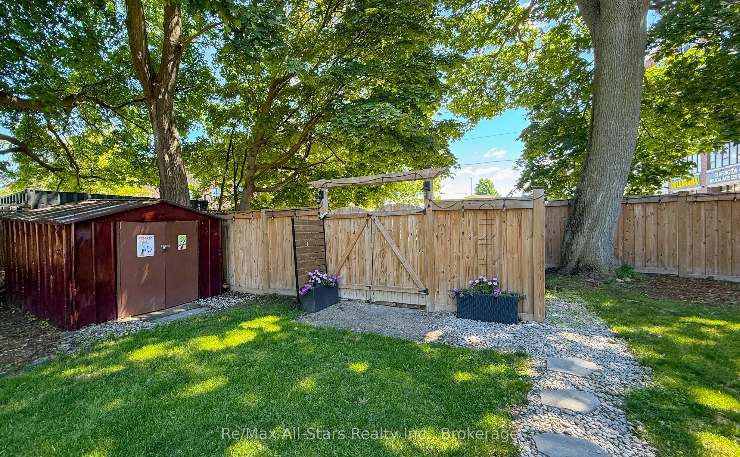36 Emily Street E