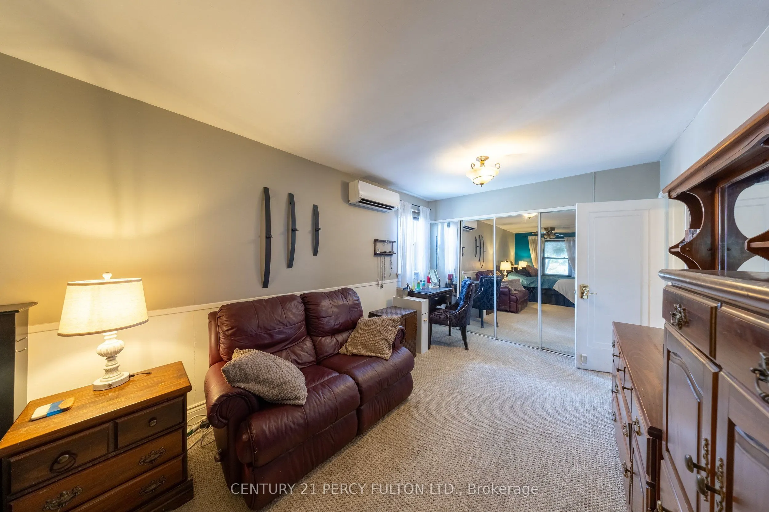 816 SIMCOE Street N