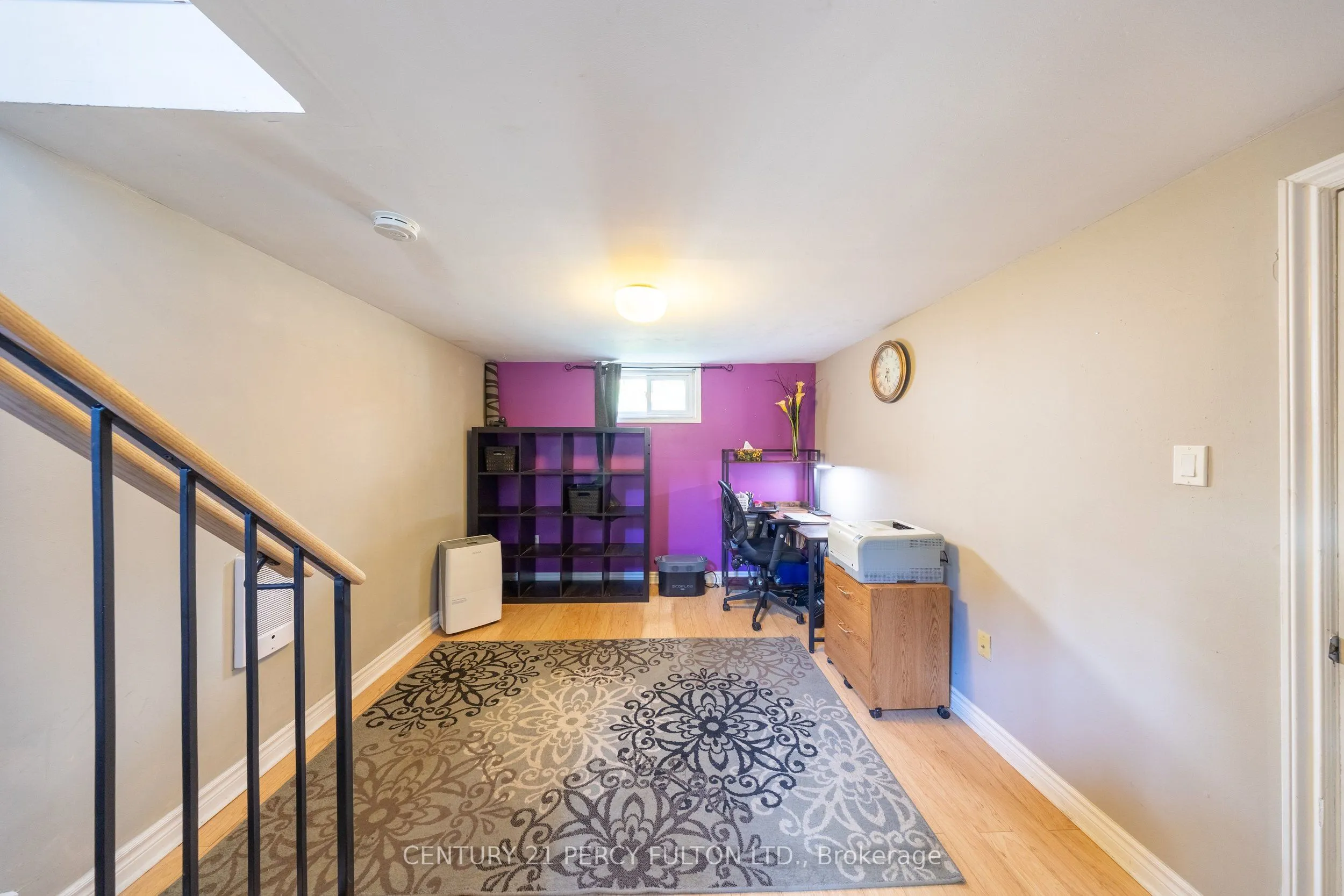 816 SIMCOE Street N