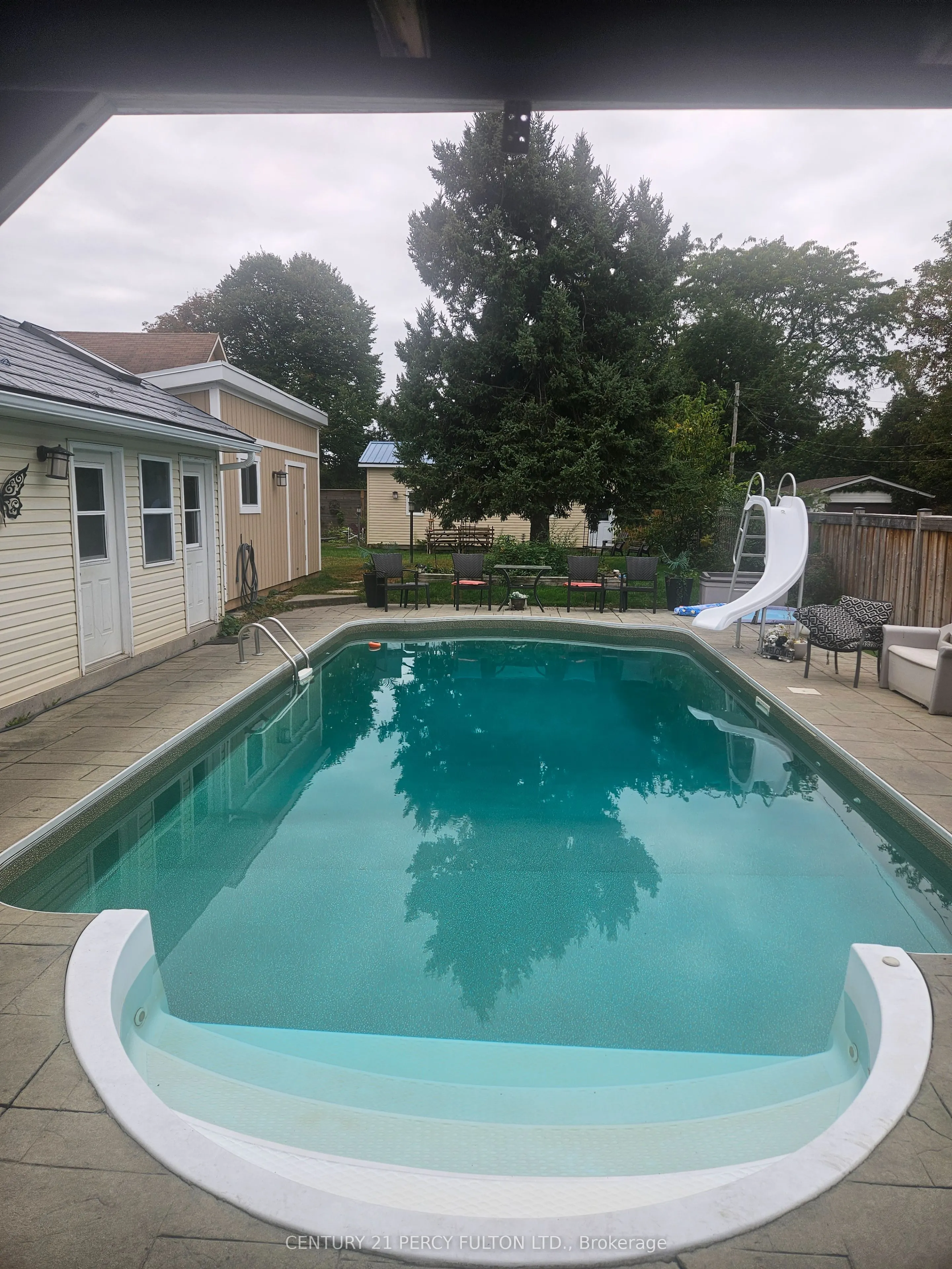 816 SIMCOE Street N