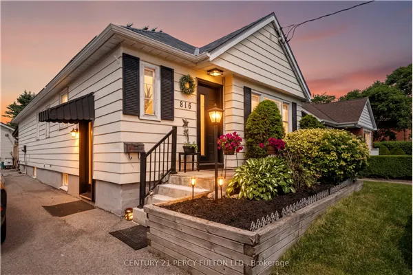 816 SIMCOE Street N