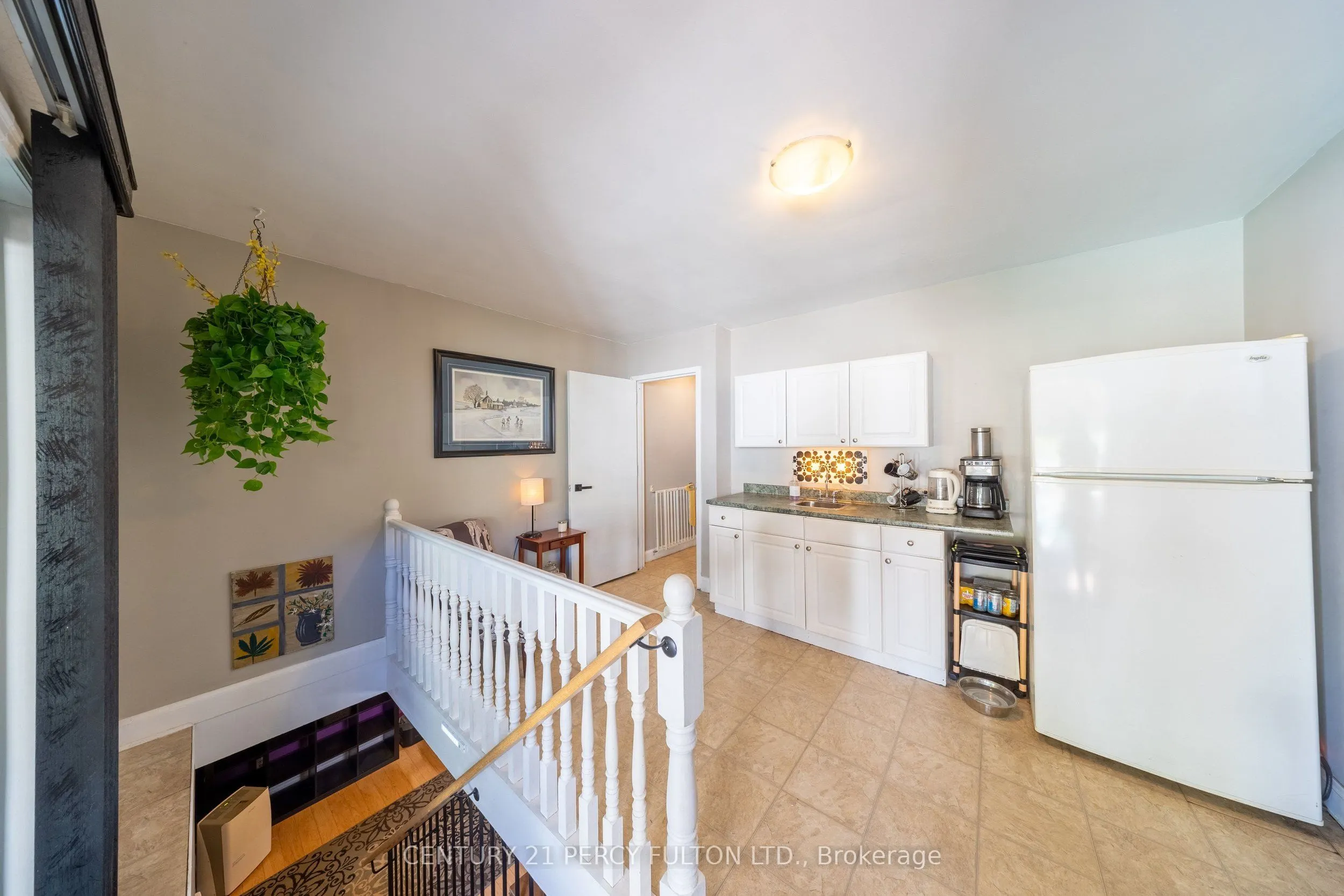 816 SIMCOE Street N