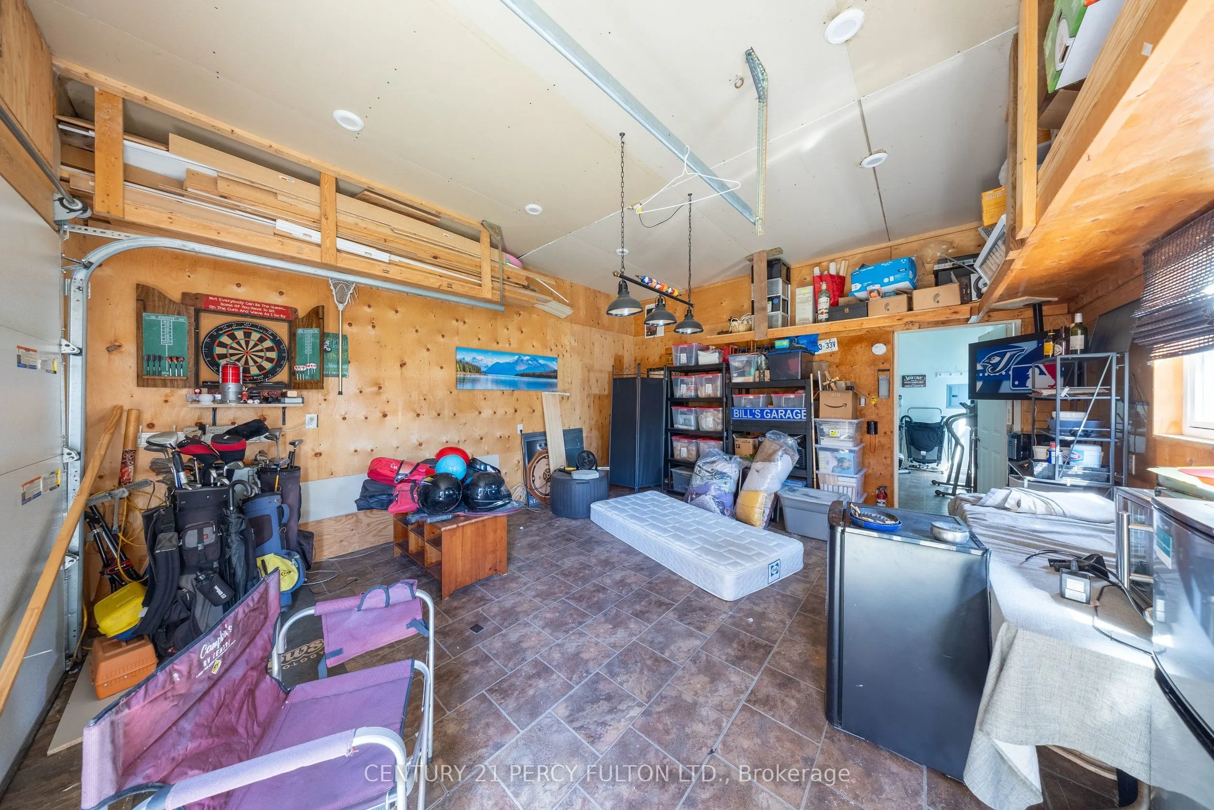 816 SIMCOE Street N