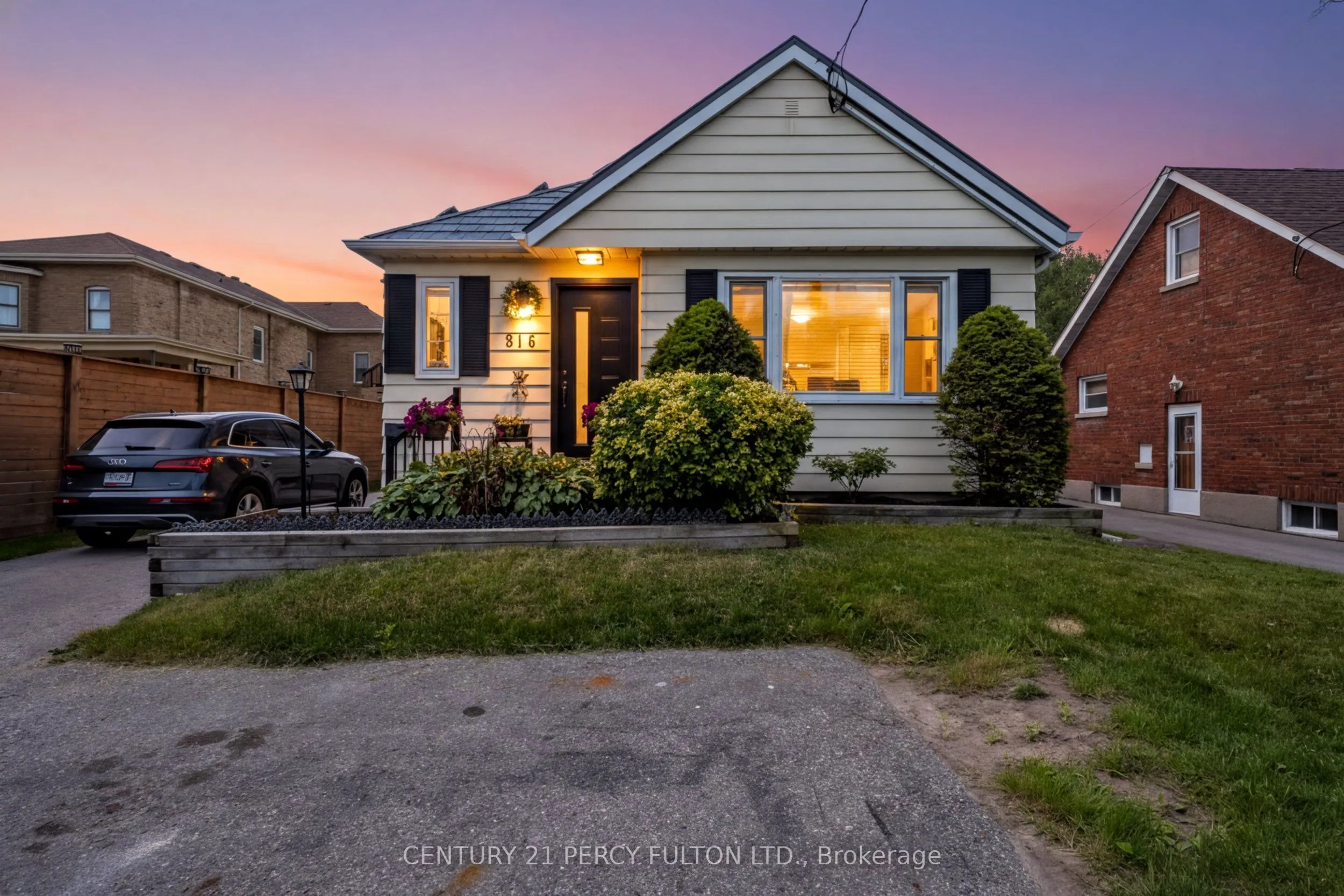 816 SIMCOE Street N