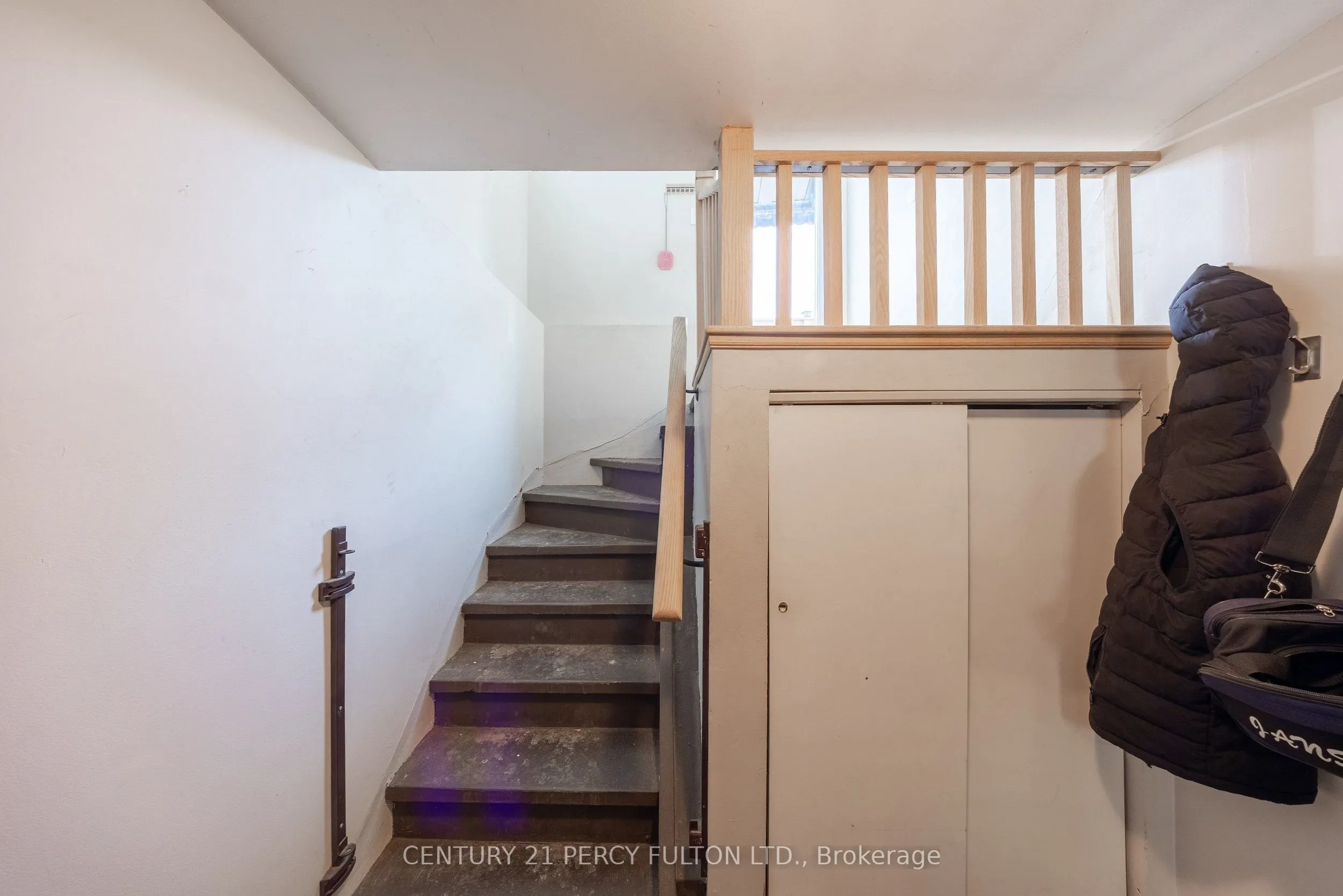 816 SIMCOE Street N