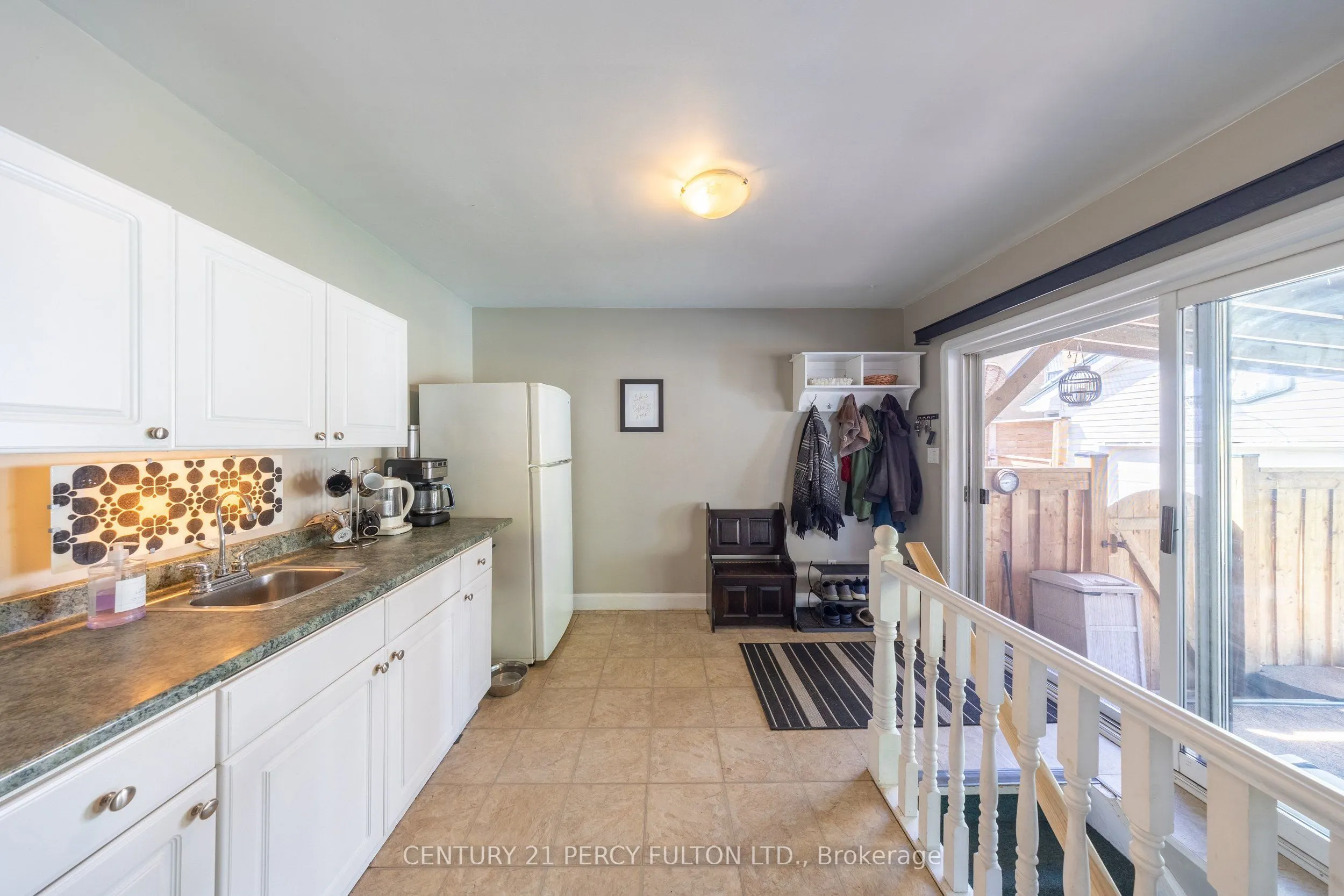816 SIMCOE Street N