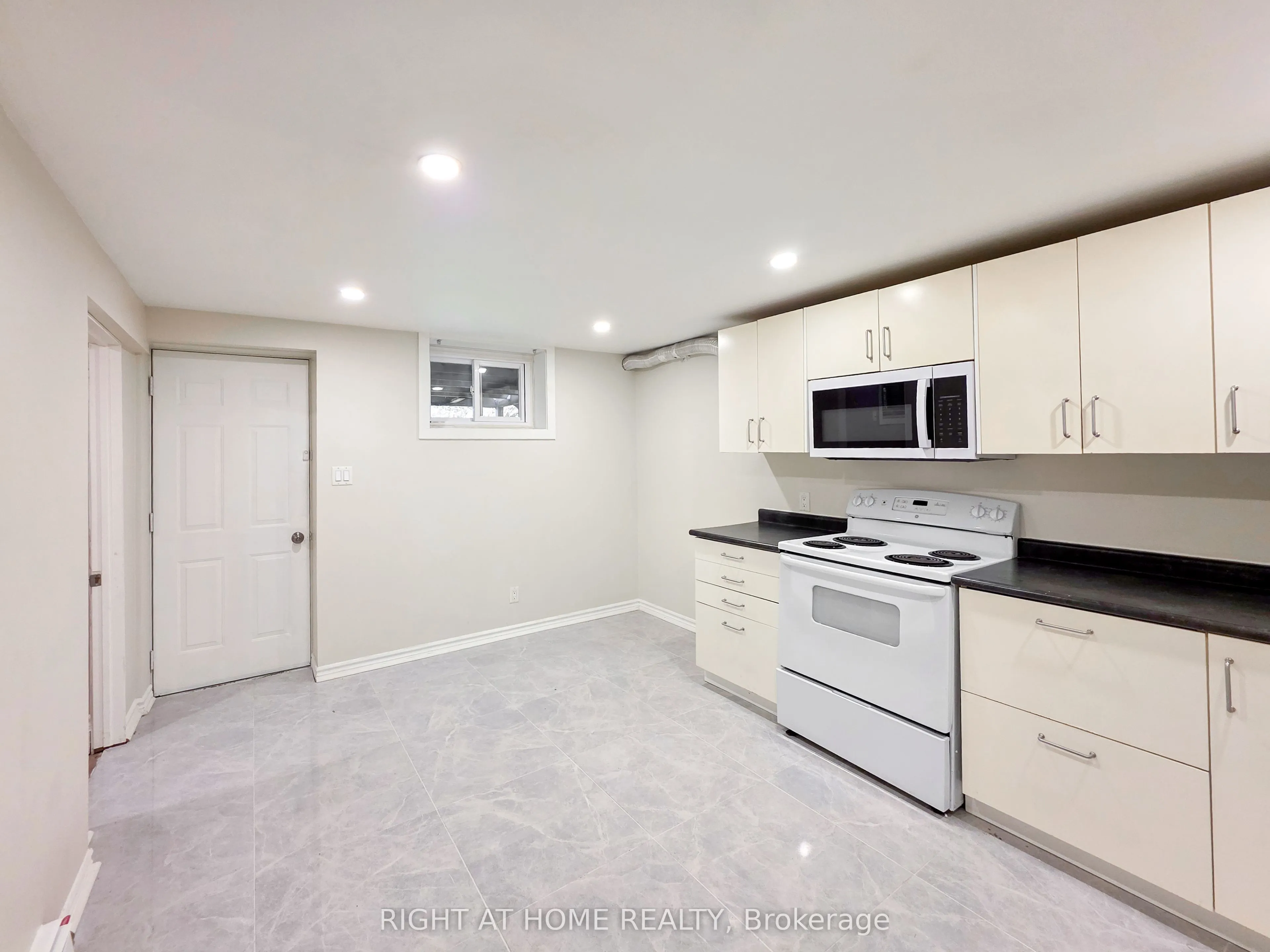 708 Carnegie Avenue #Lower