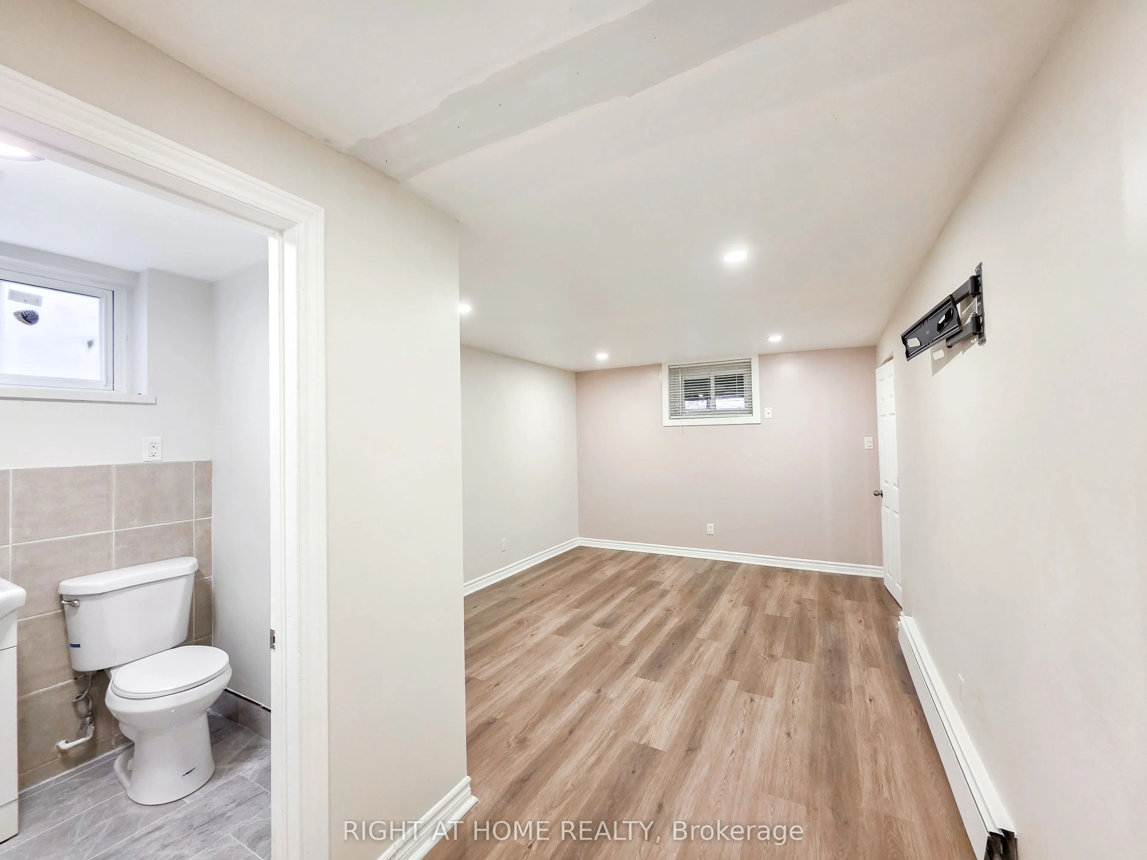 708 Carnegie Avenue #Lower