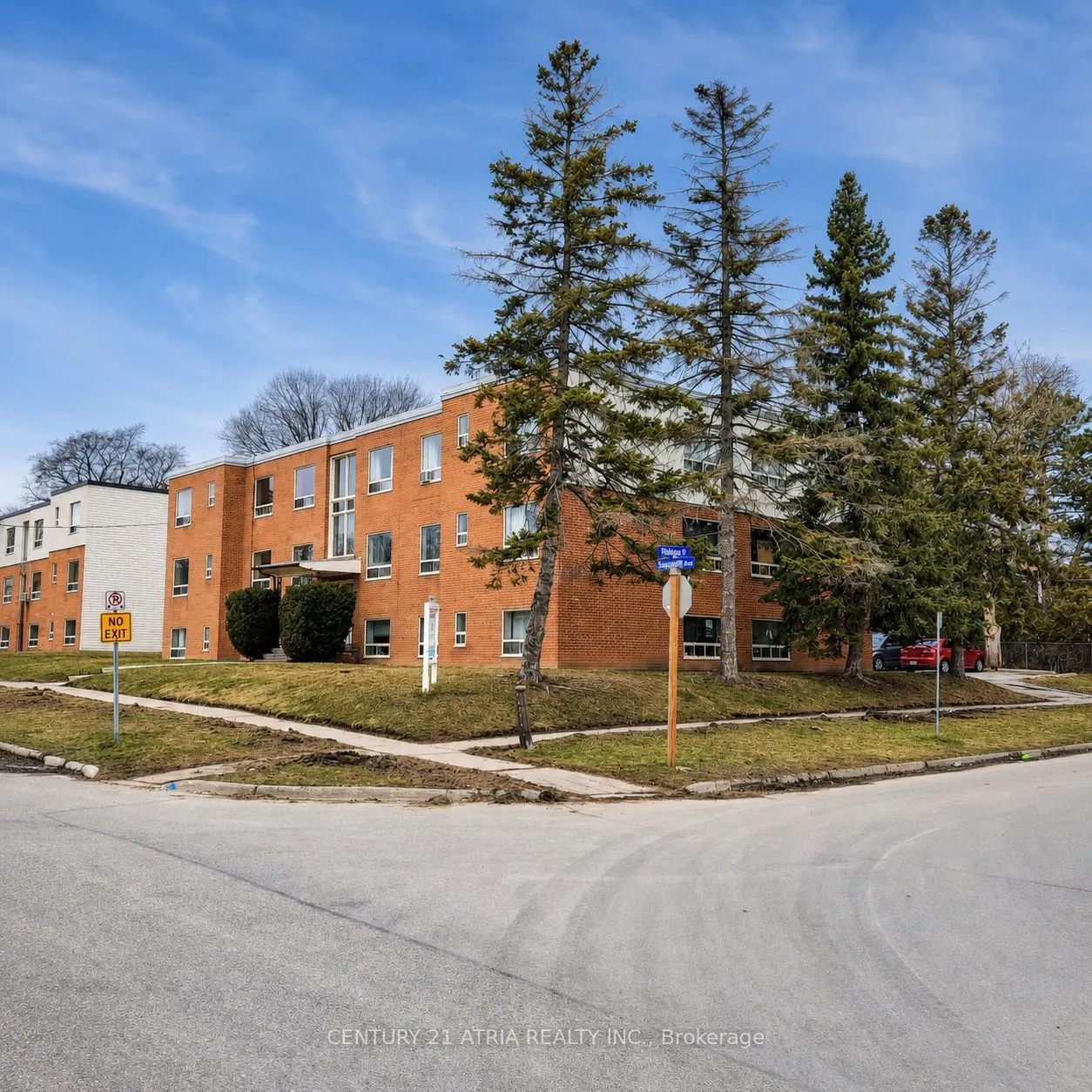 316 Saguenay Avenue