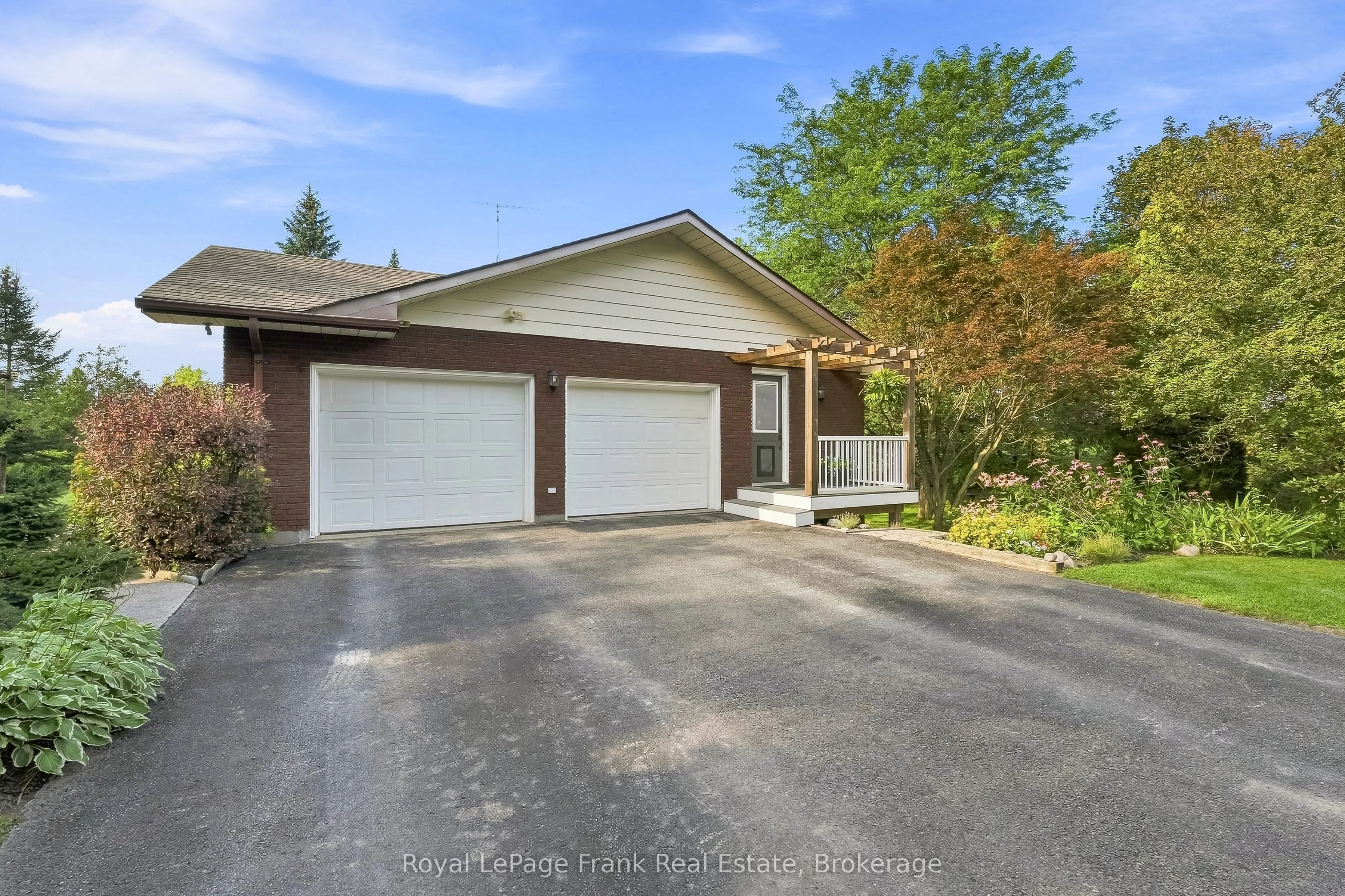 2407 Ashbridge Road
