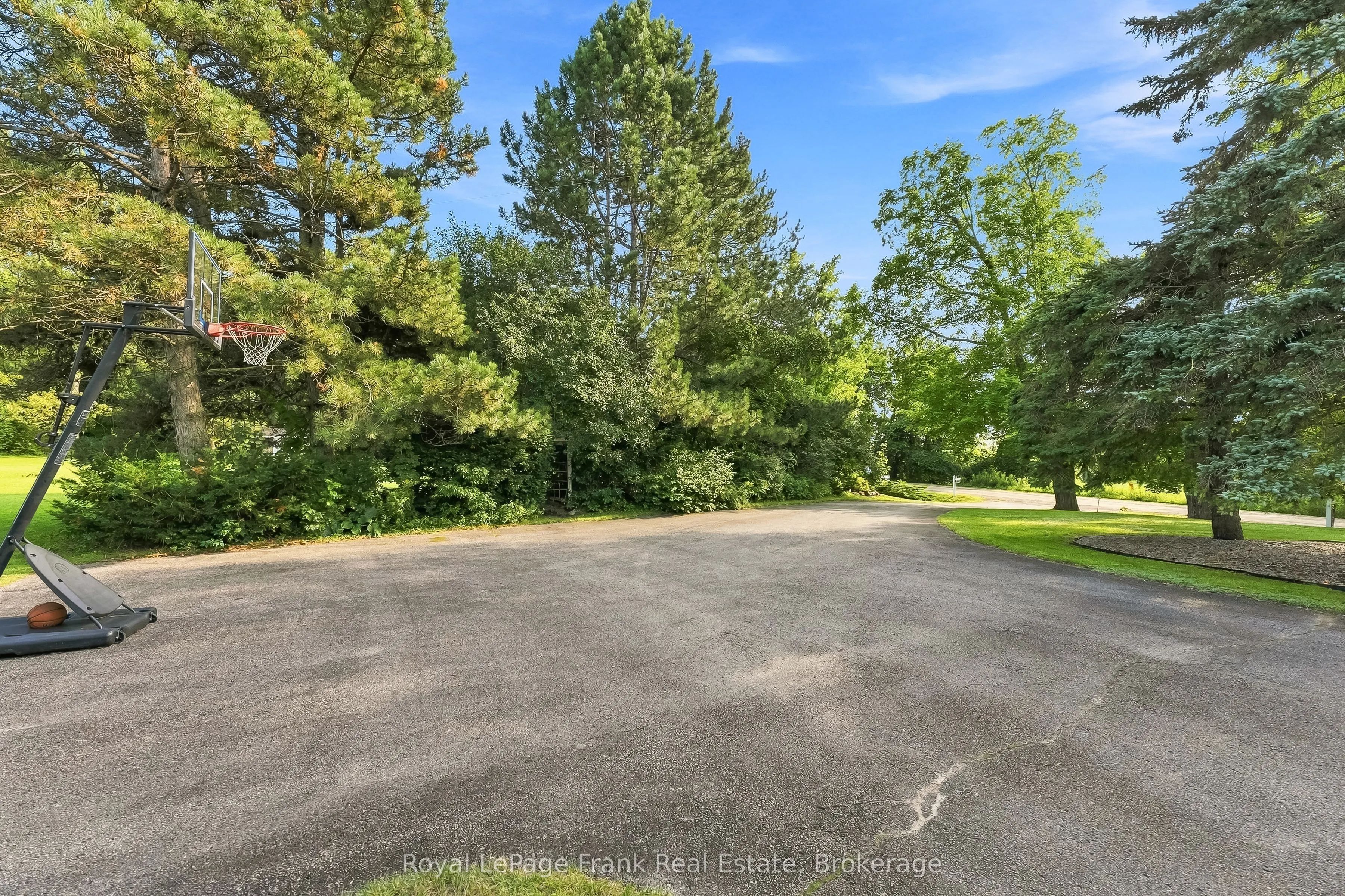 2407 Ashbridge Road