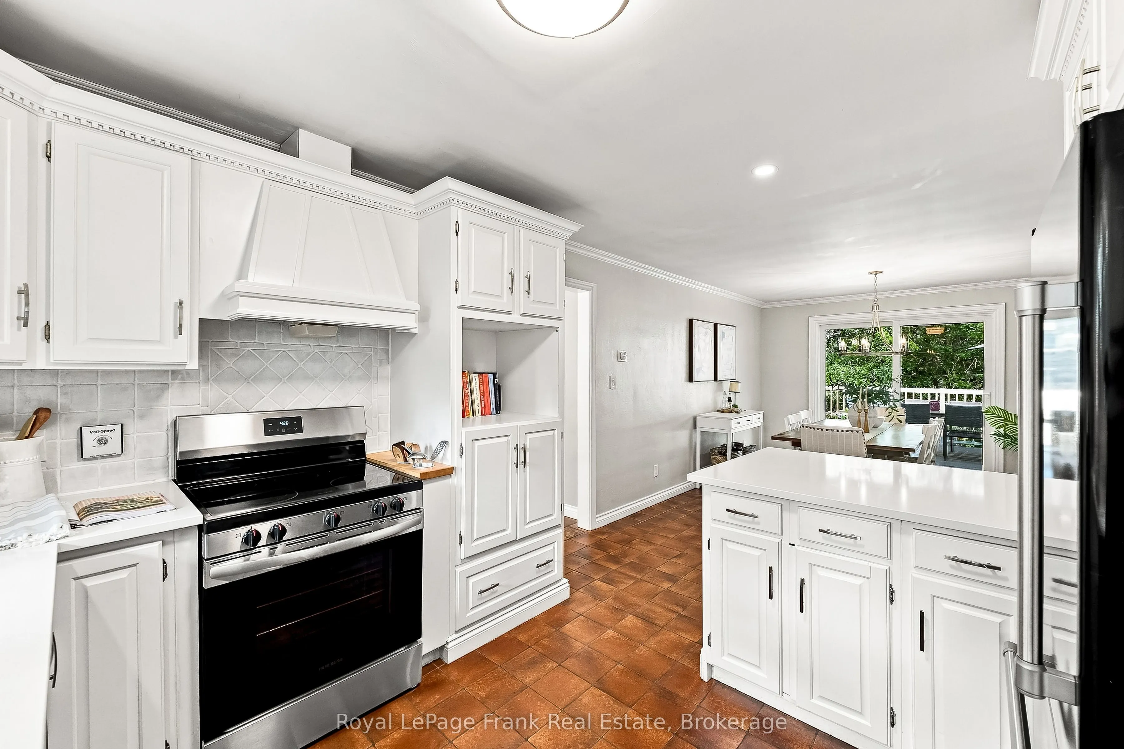 2407 Ashbridge Road