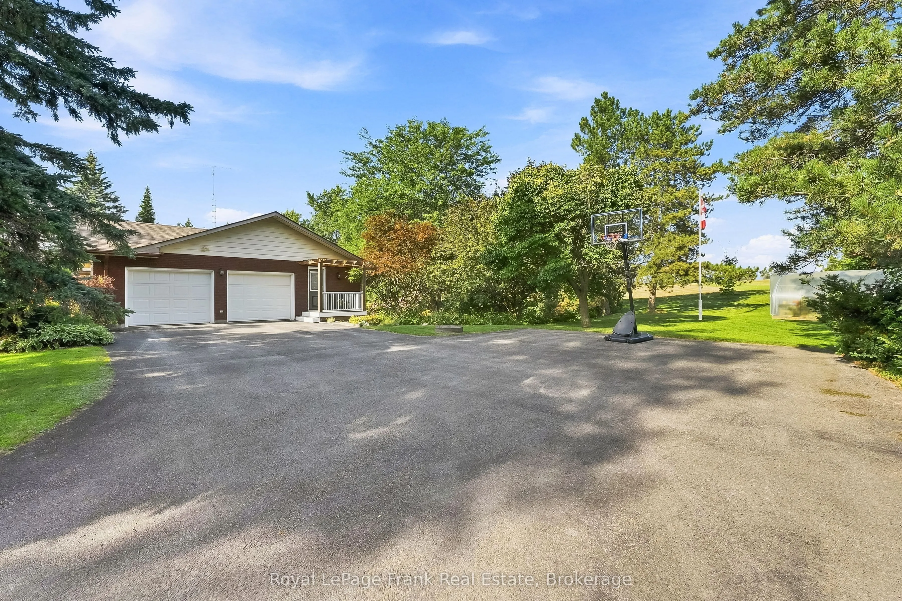 2407 Ashbridge Road