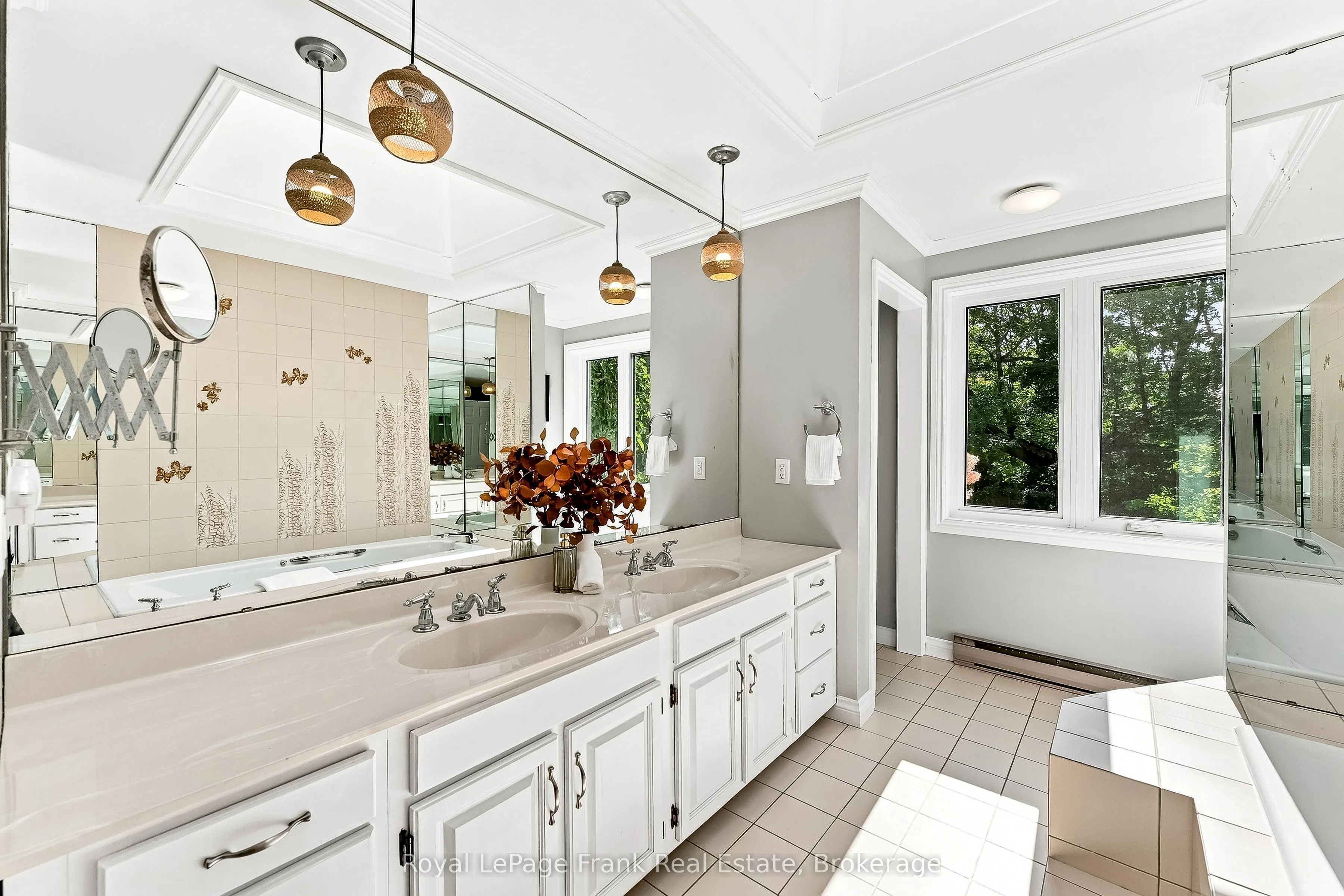 2407 Ashbridge Road