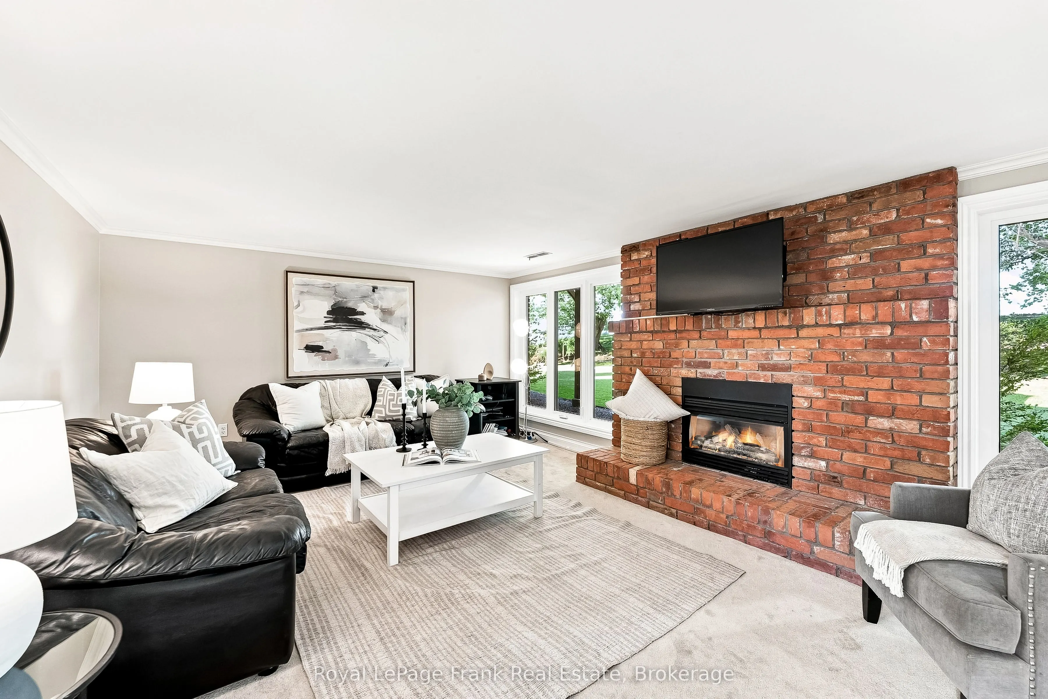 2407 Ashbridge Road