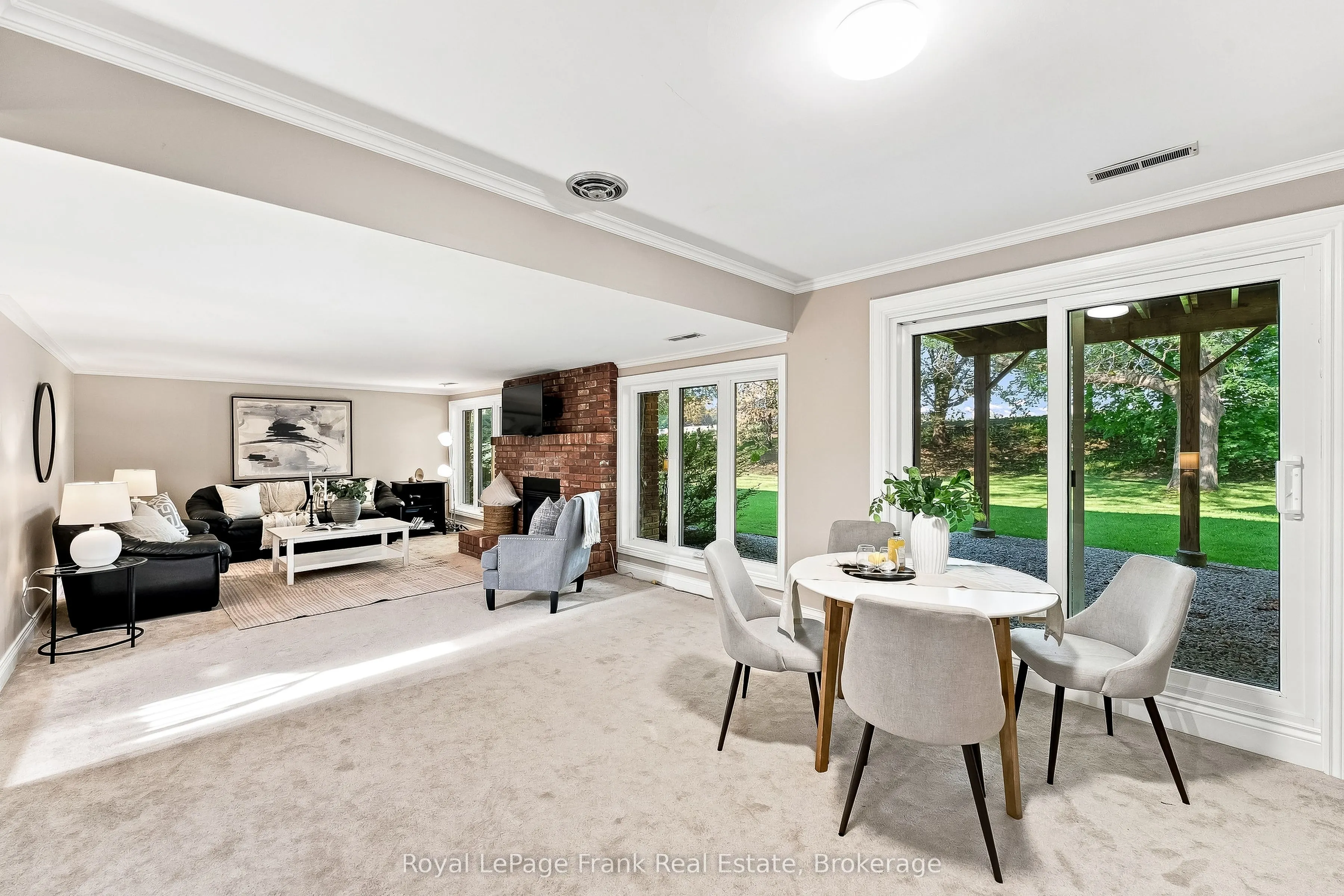 2407 Ashbridge Road