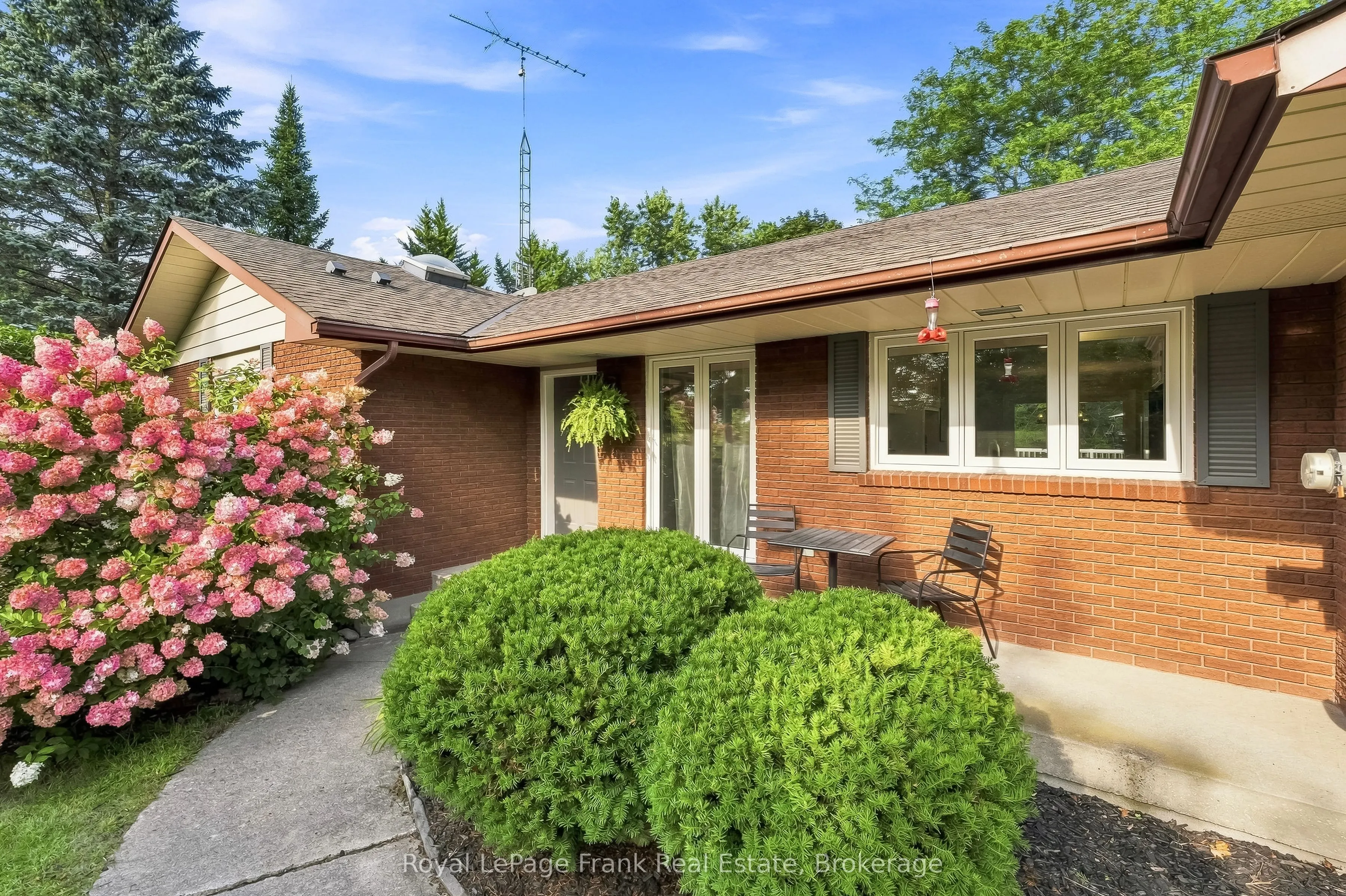 2407 Ashbridge Road
