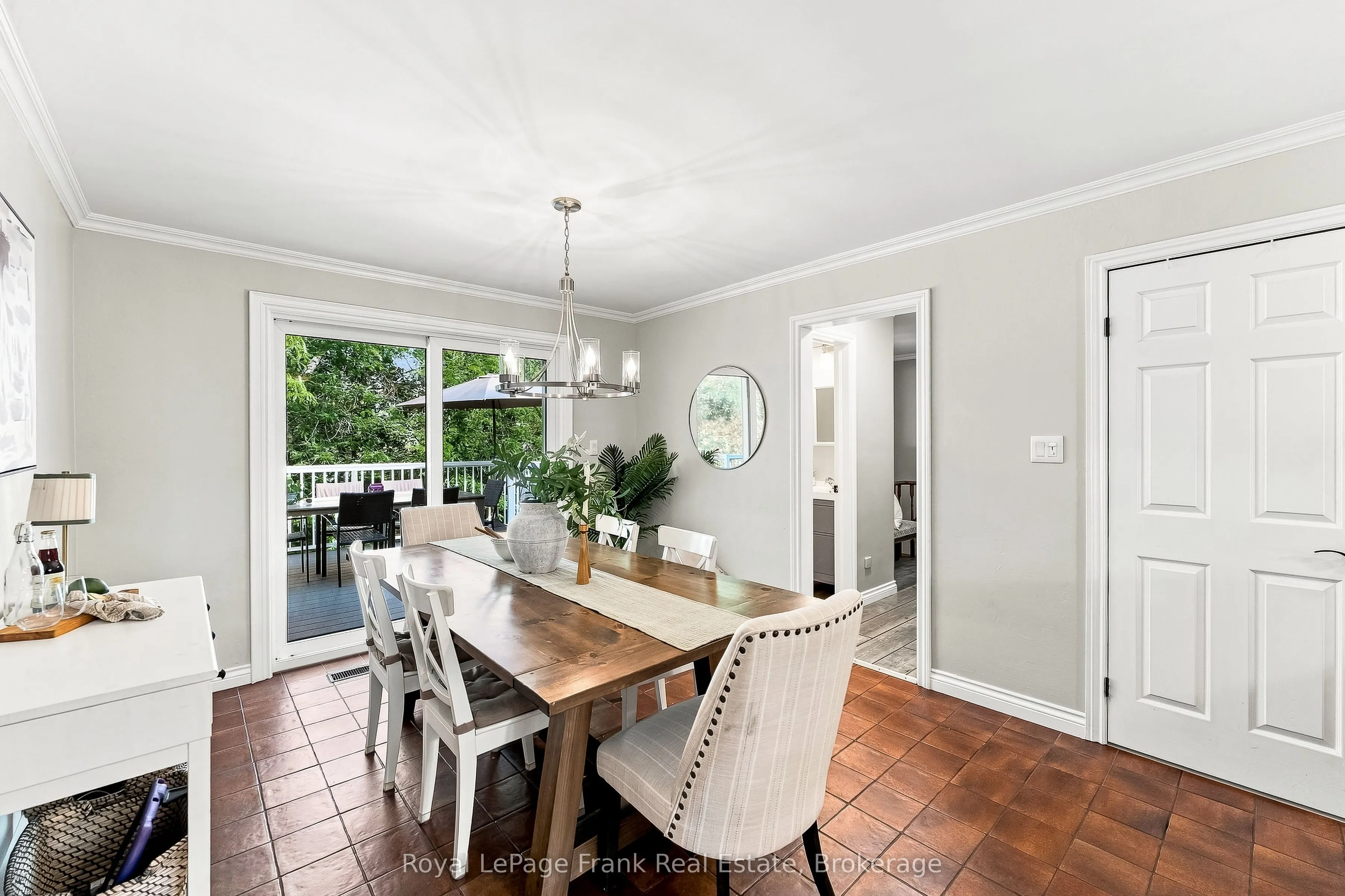 2407 Ashbridge Road