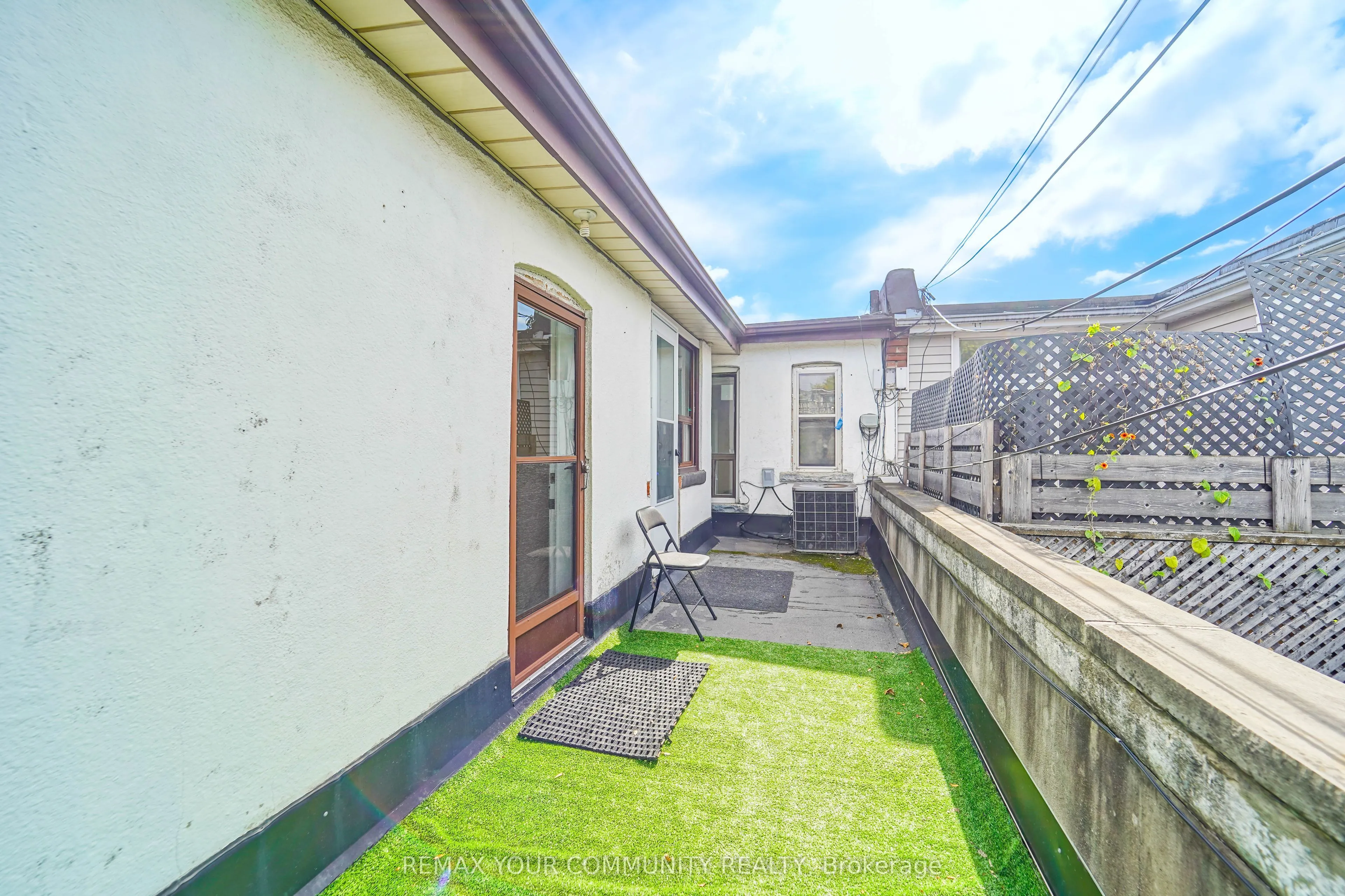 1378 Danforth Avenue #01