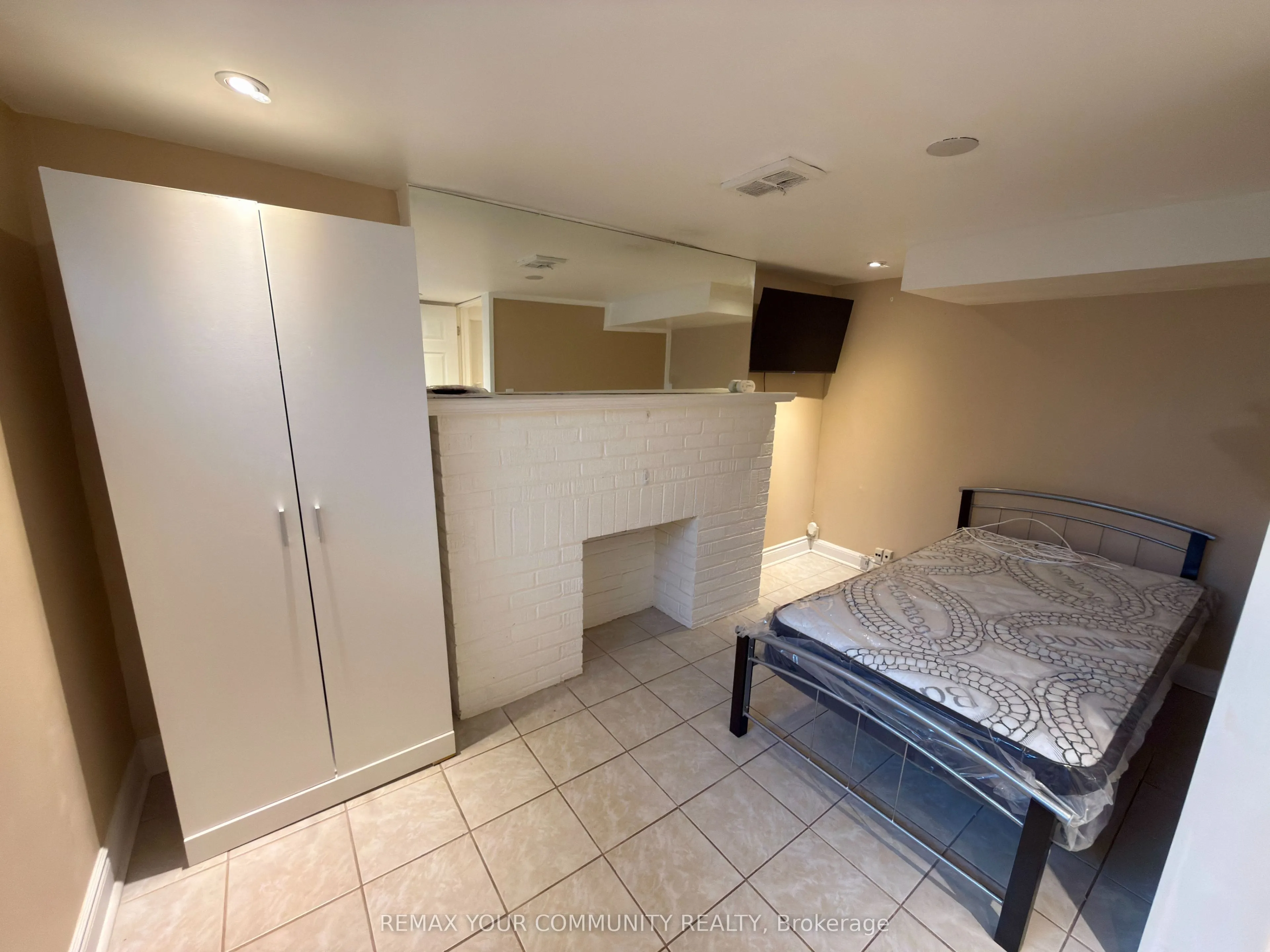 86 Lesmount Avenue #Lower Room 2