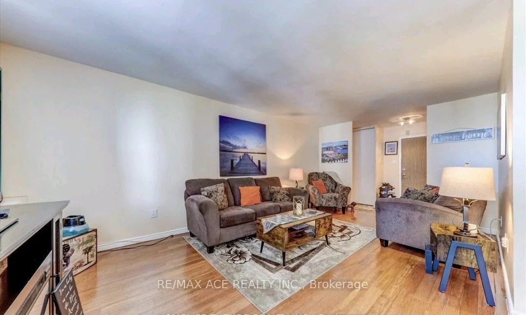 3420 Eglinton Avenue E #608