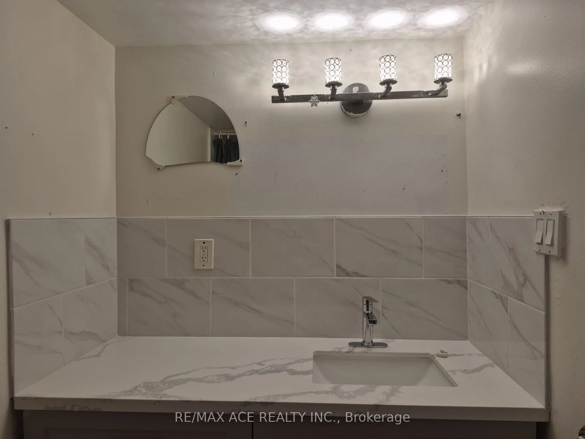 3420 Eglinton Avenue E #608