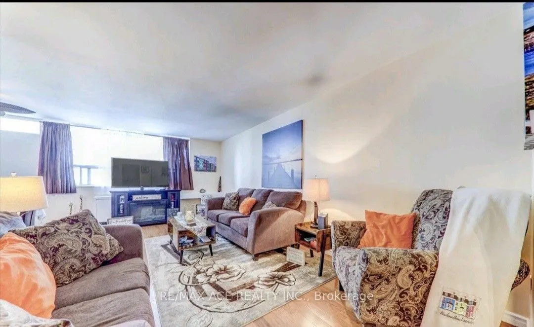3420 Eglinton Avenue E #608