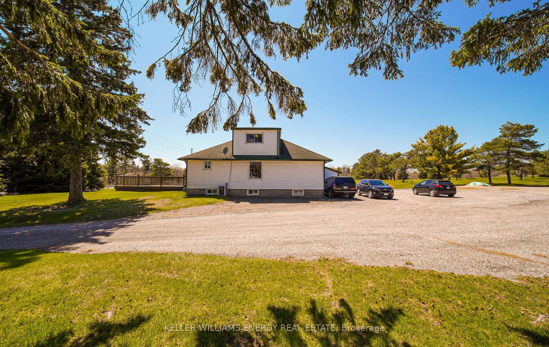 560 Taunton Road W