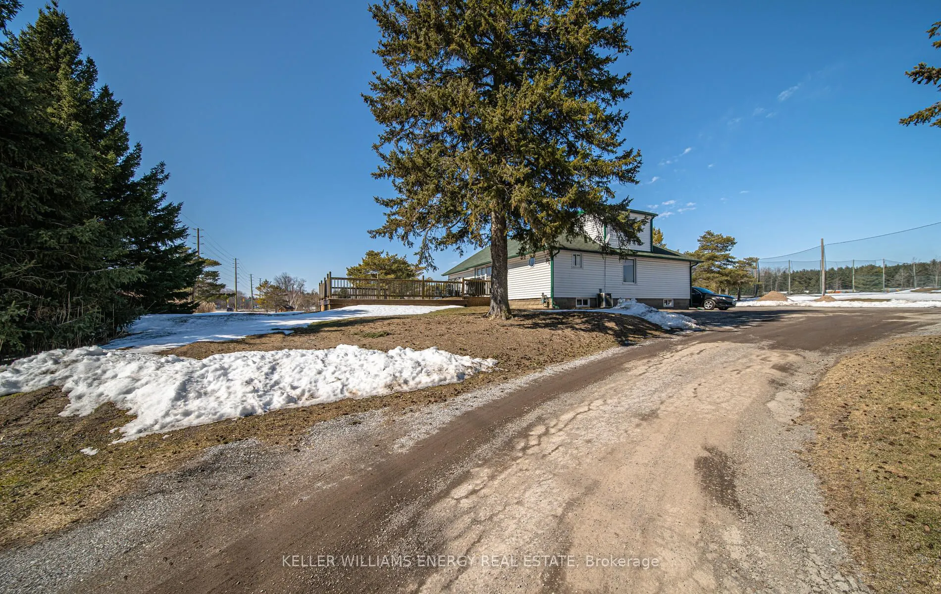 560 Taunton Road W