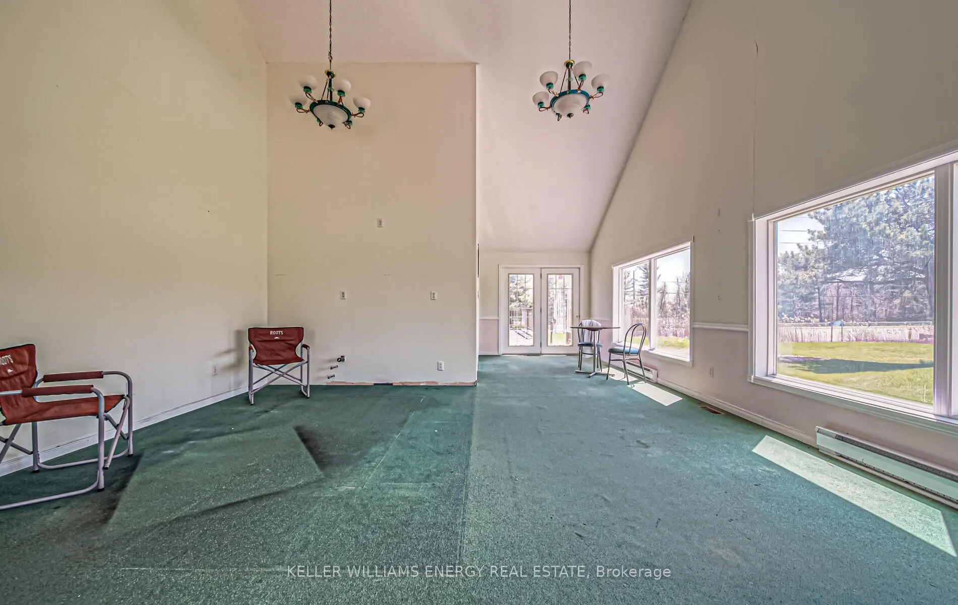 560 Taunton Road W