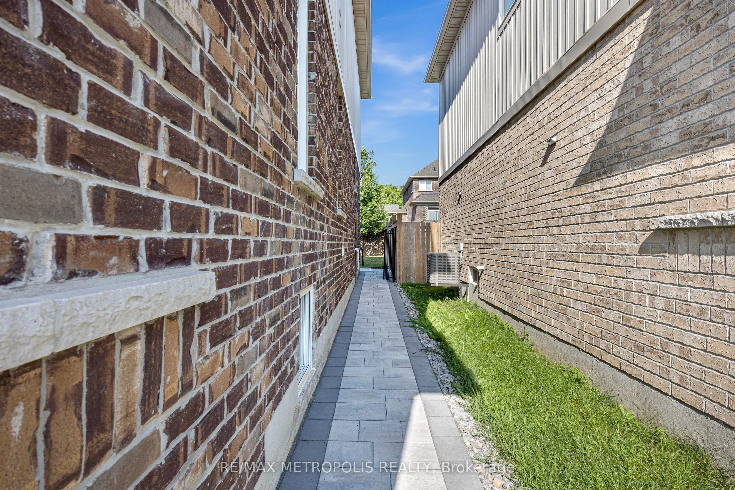 23 Gordon Cowling Street
