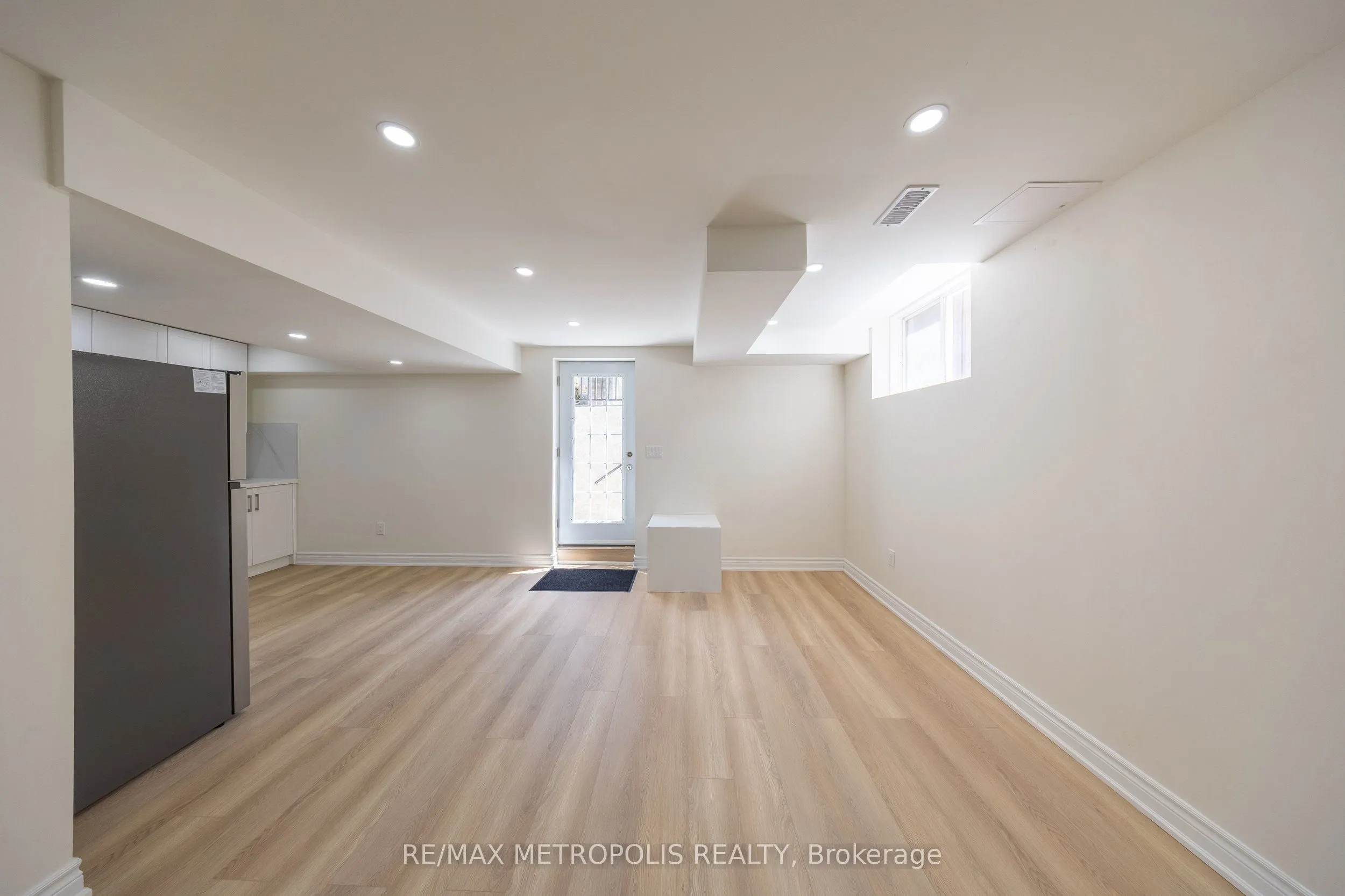 23 Gordon Cowling Street