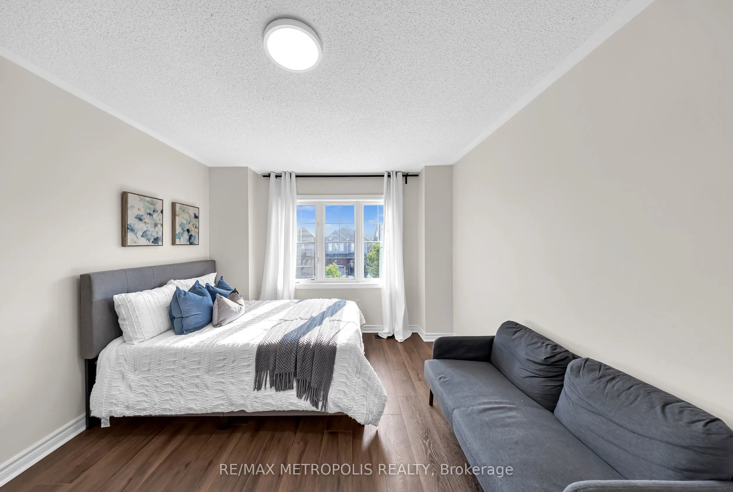 23 Gordon Cowling Street