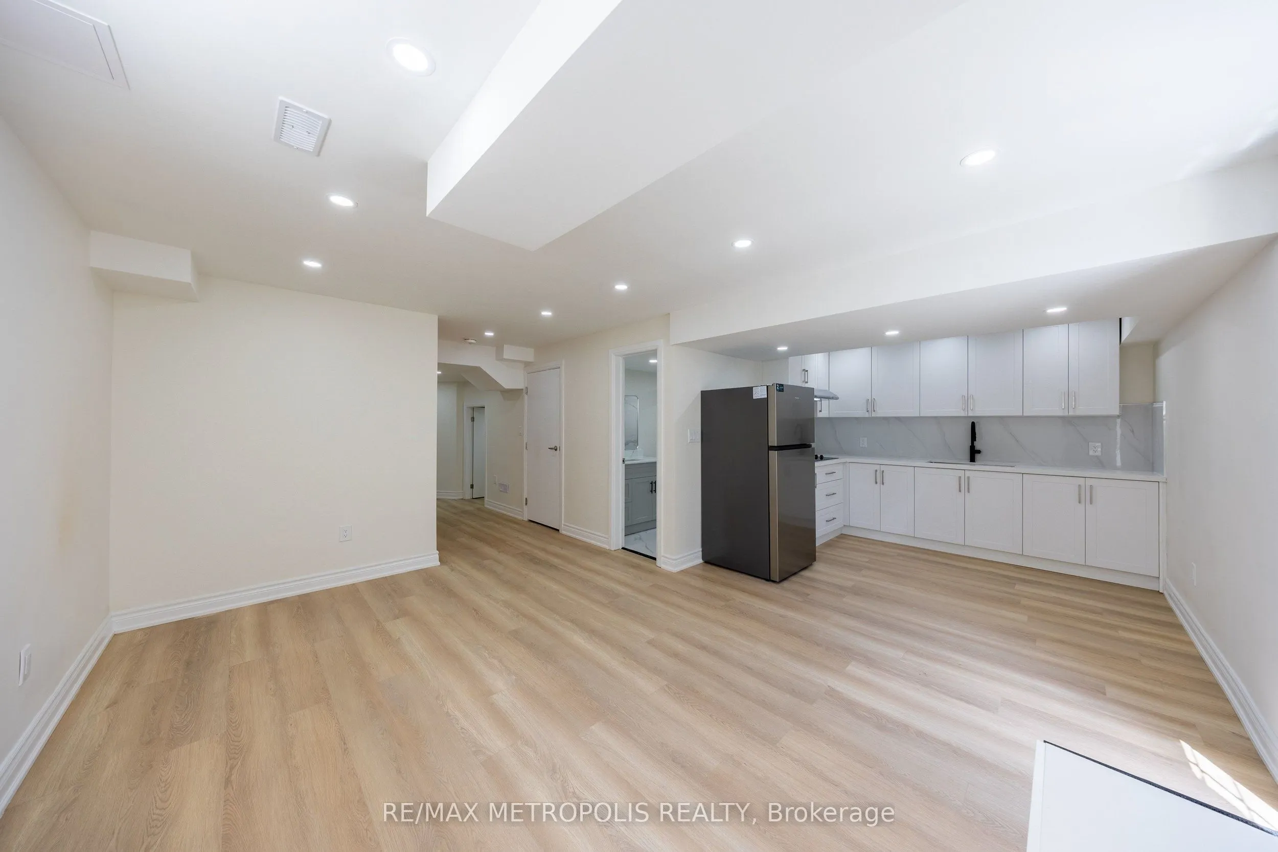 23 Gordon Cowling Street