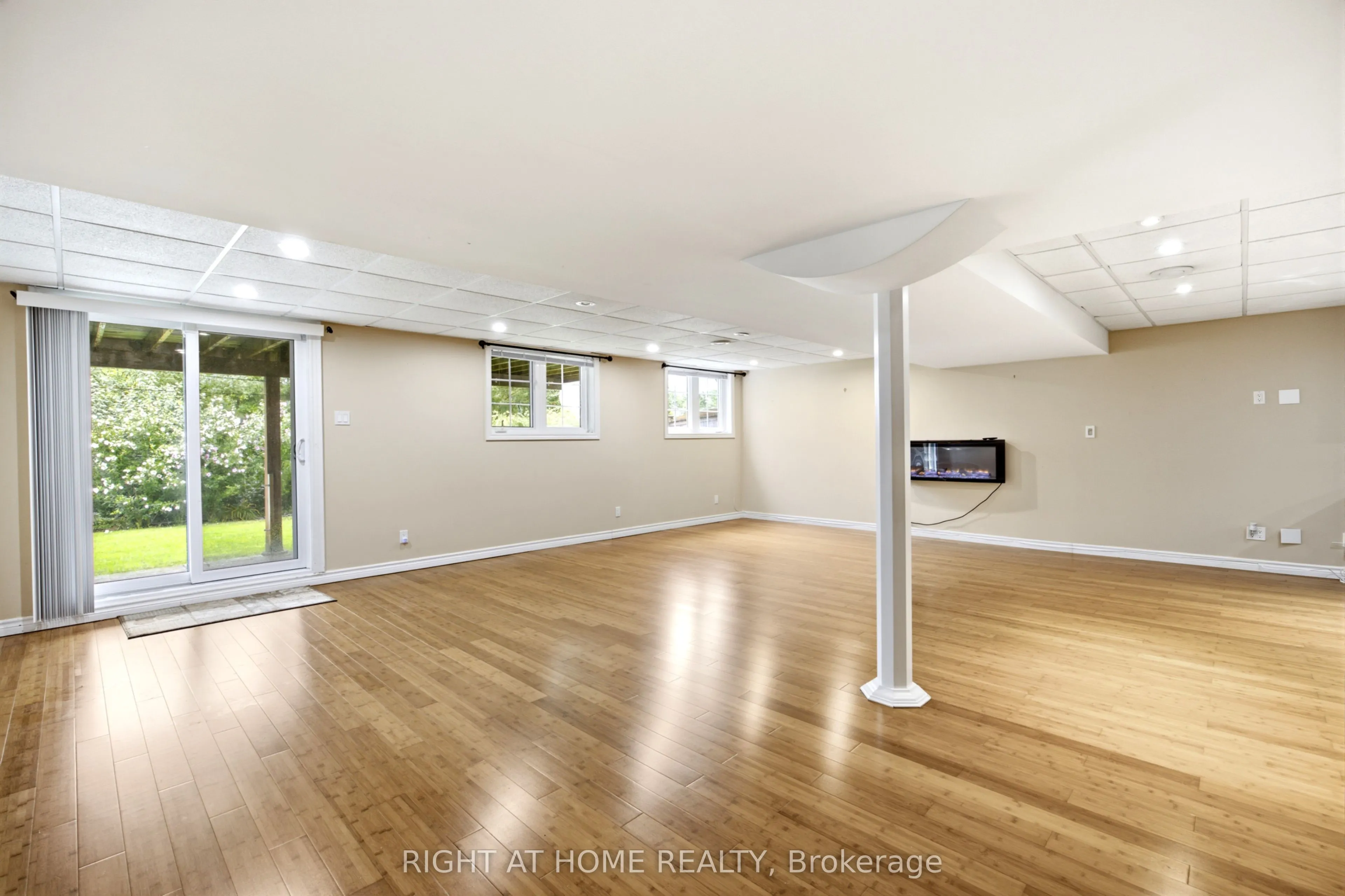 1427 Aldergrove Court