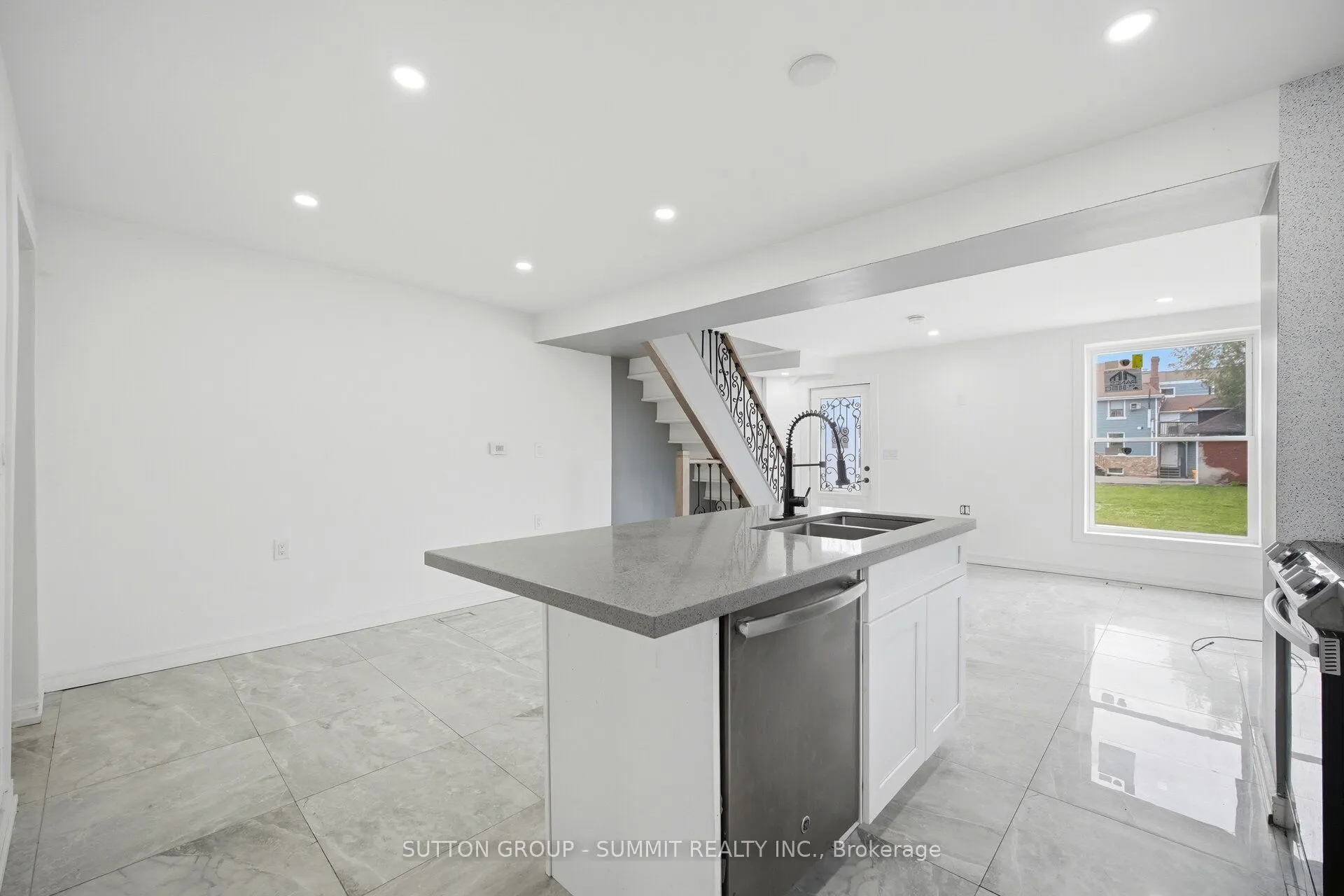 11 MAPLE Street