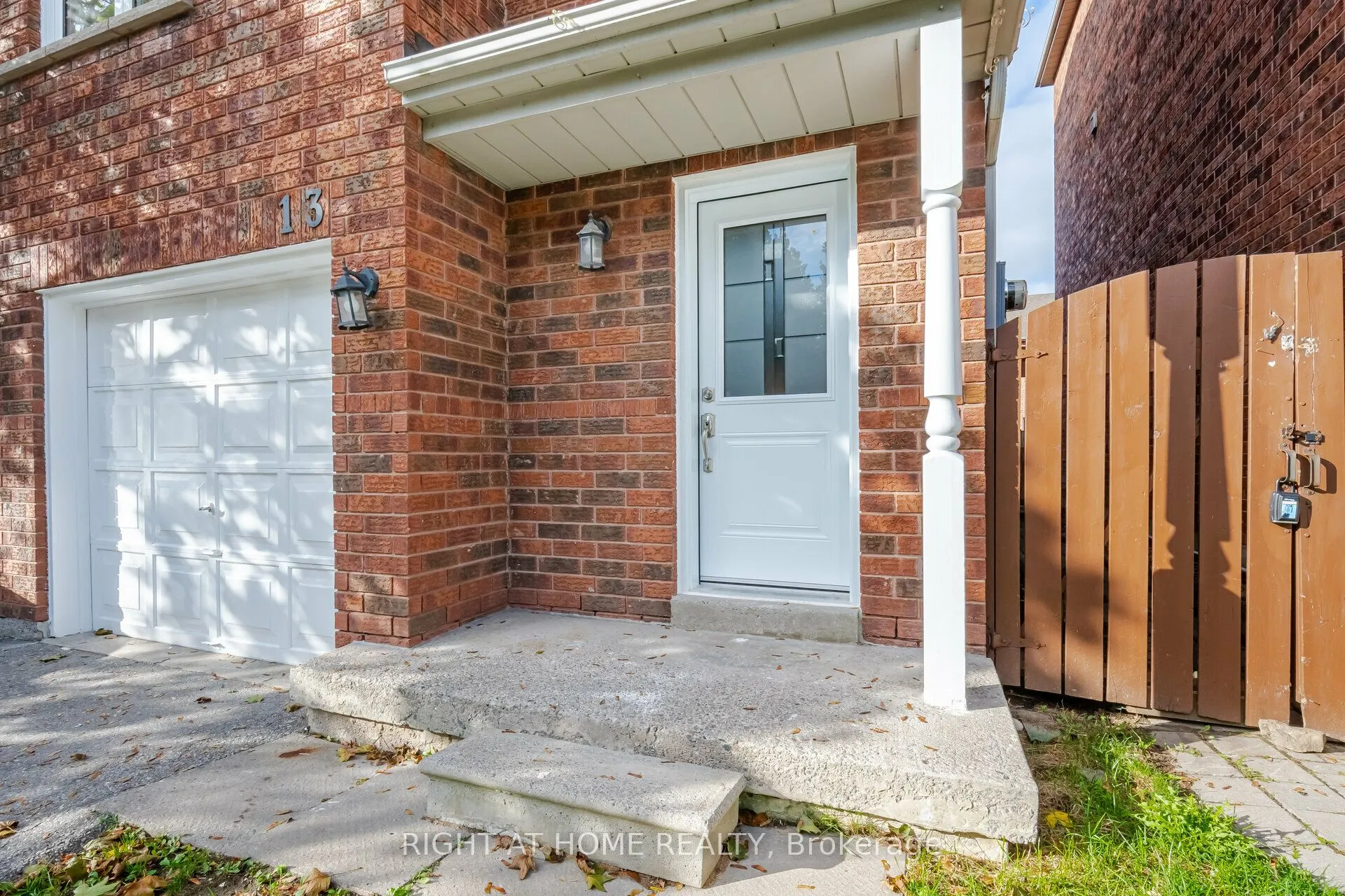 1995 Pinegrove Avenue #13