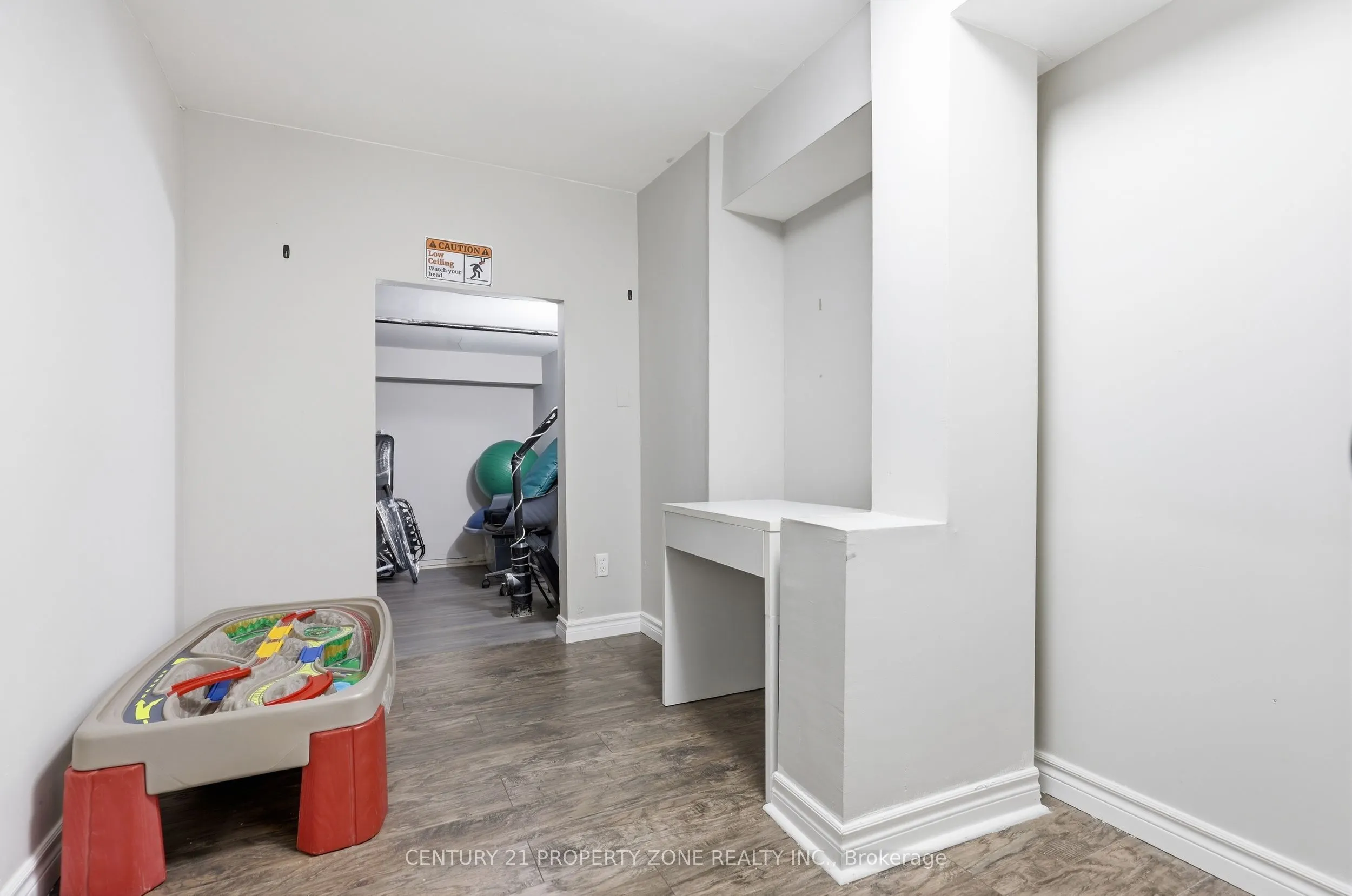 239 Williamson Drive W