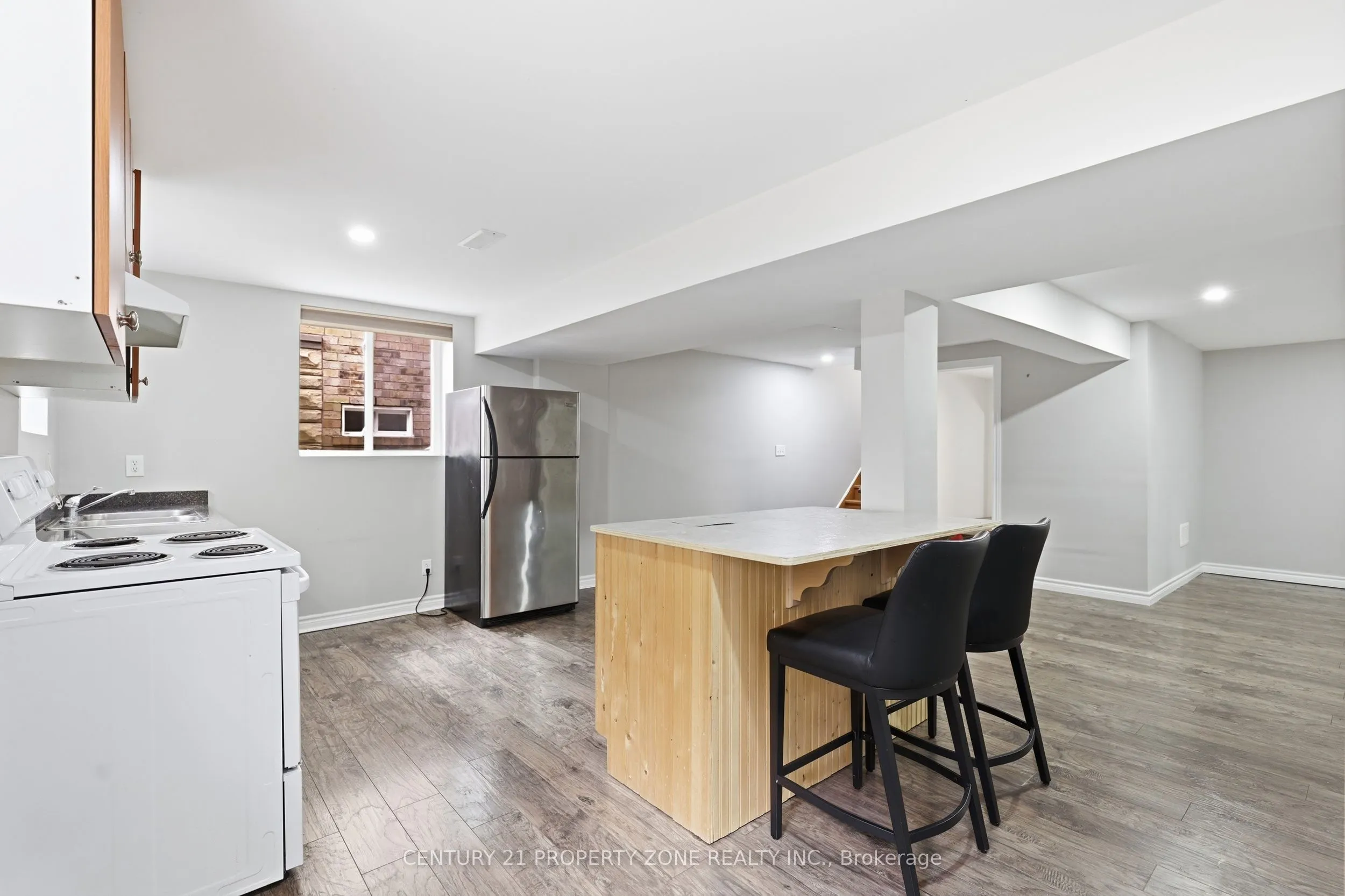 239 Williamson Drive W