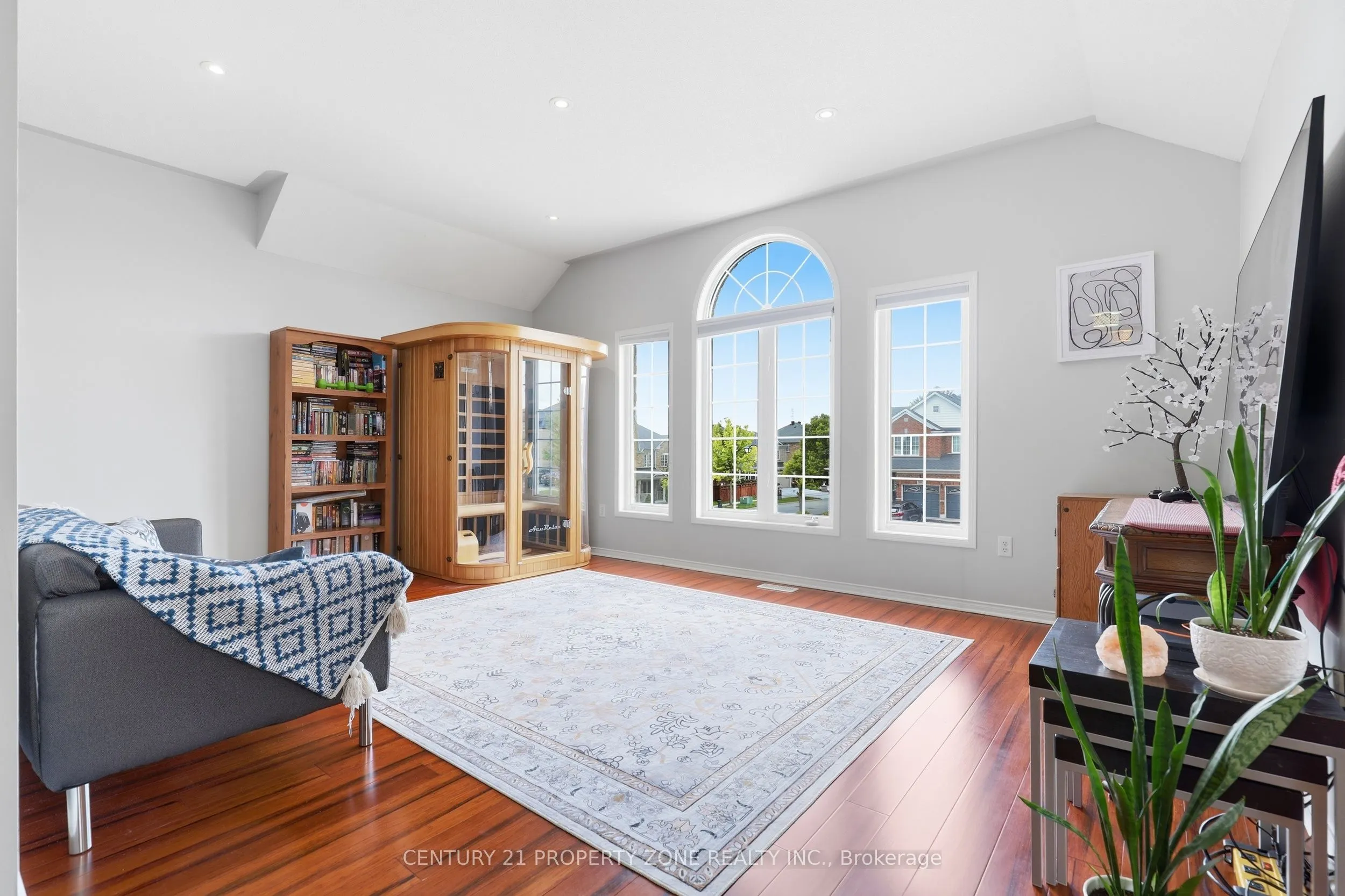 239 Williamson Drive W