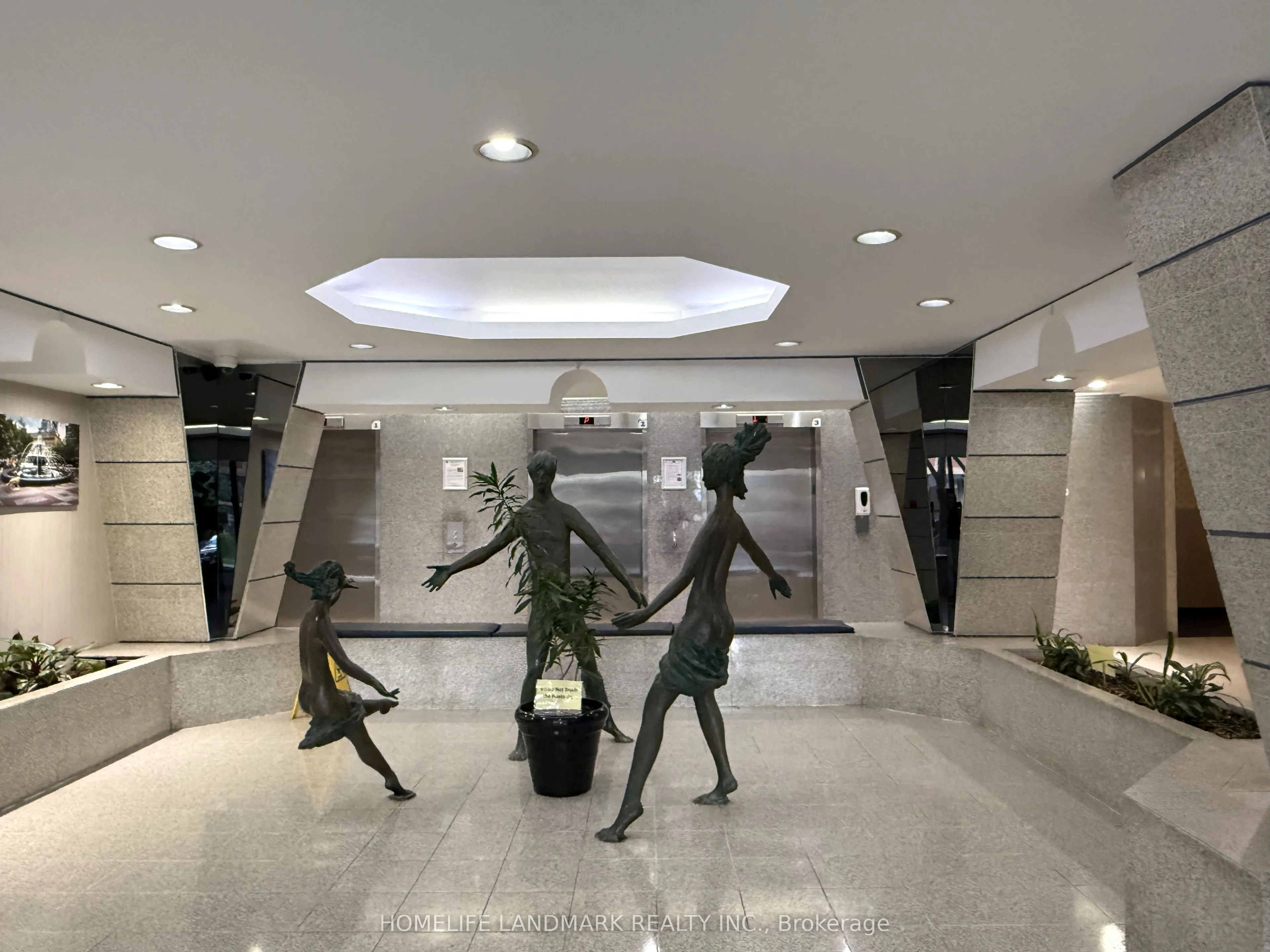 2460 Eglinton Avenue E #917