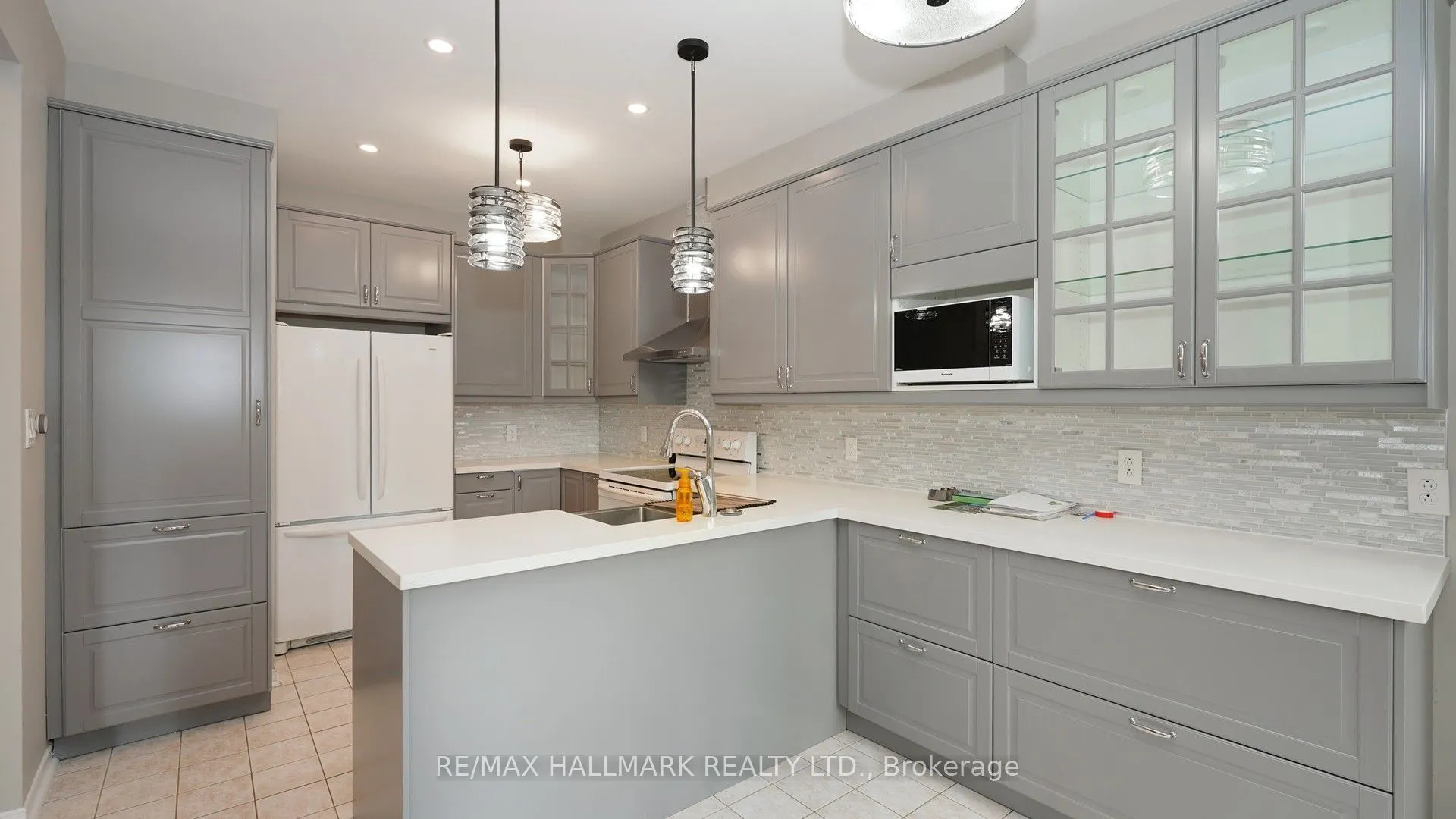 1035 Beatrice Street E #Upper